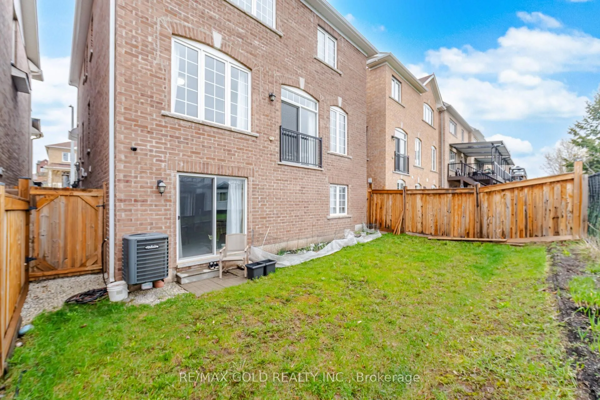Photo 19 of 26 Geranium Crescent, Brampton, Bram West — HOMEH