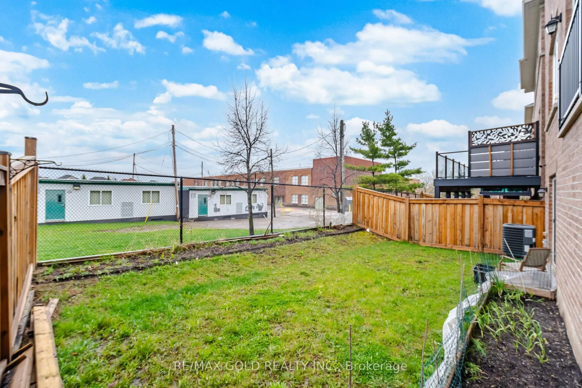 Photo 20 of 26 Geranium Crescent, Brampton, Bram West — HOMEH