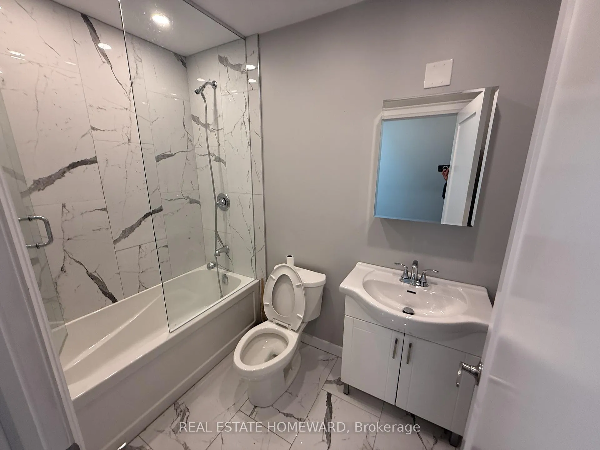 Photo 2 of Unit Apt 4, 611 Danforth Avenue, Toronto, North Riverdale — HOMEH