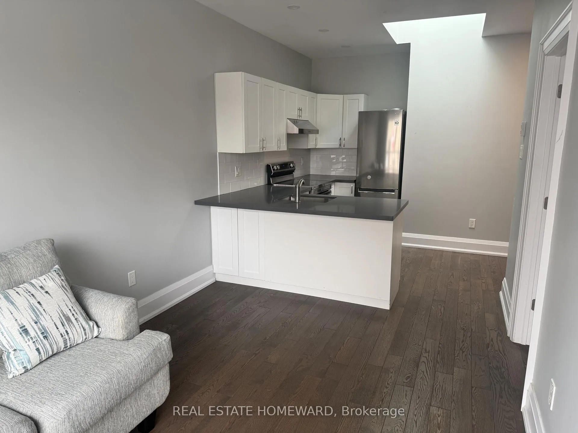 Photo 3 of Unit Apt 4, 611 Danforth Avenue, Toronto, North Riverdale — HOMEH