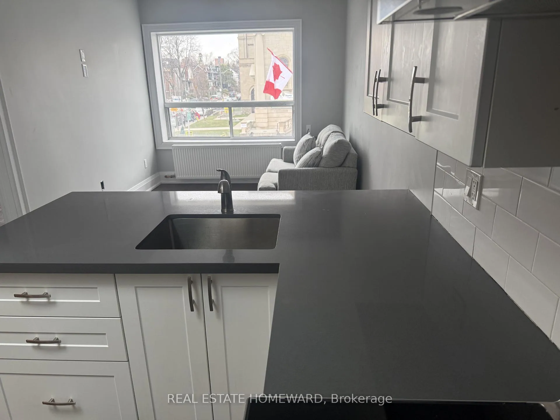 Photo 5 of Unit Apt 4, 611 Danforth Avenue, Toronto, North Riverdale — HOMEH