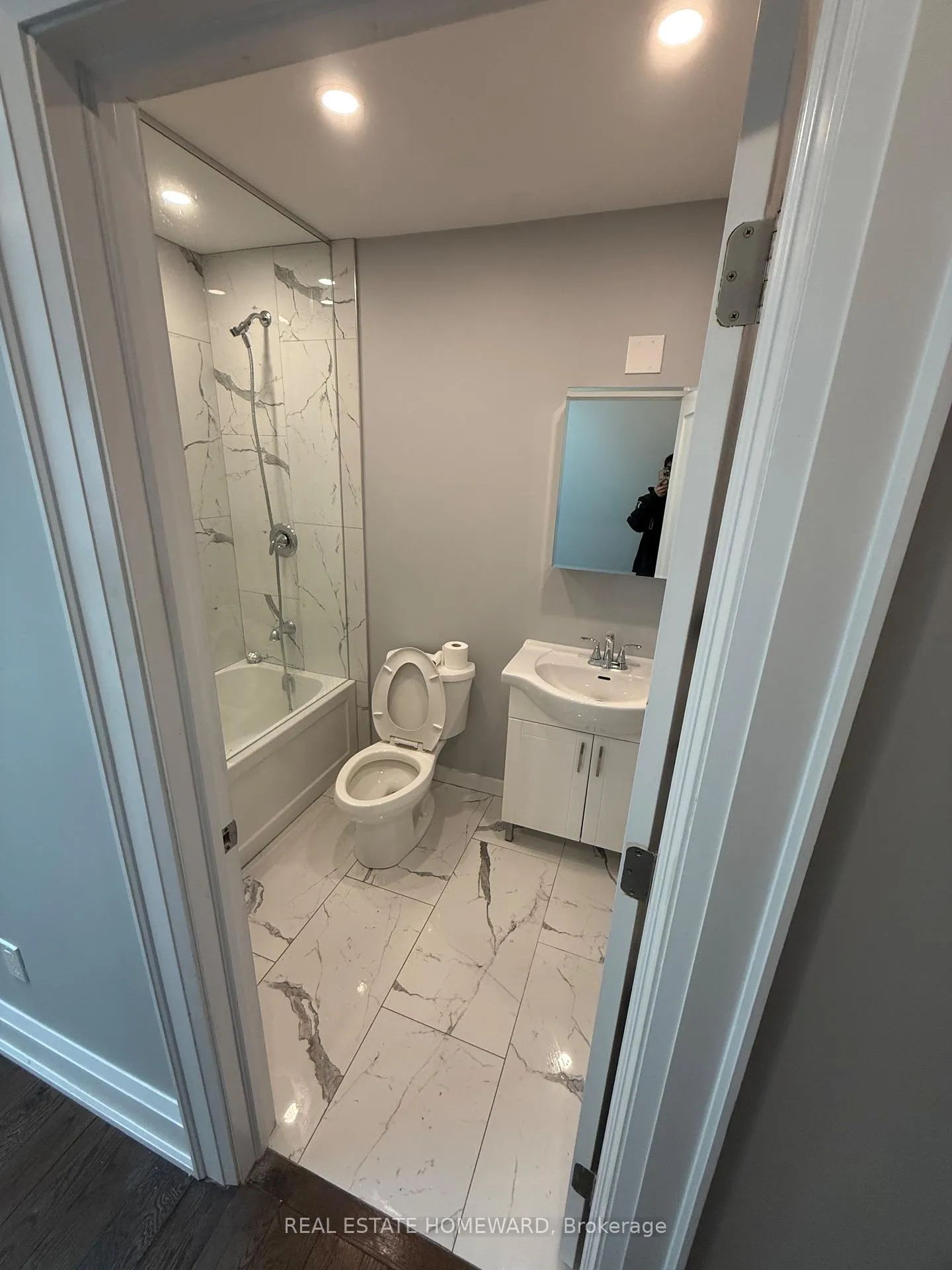 Photo 8 of Unit Apt 4, 611 Danforth Avenue, Toronto, North Riverdale — HOMEH