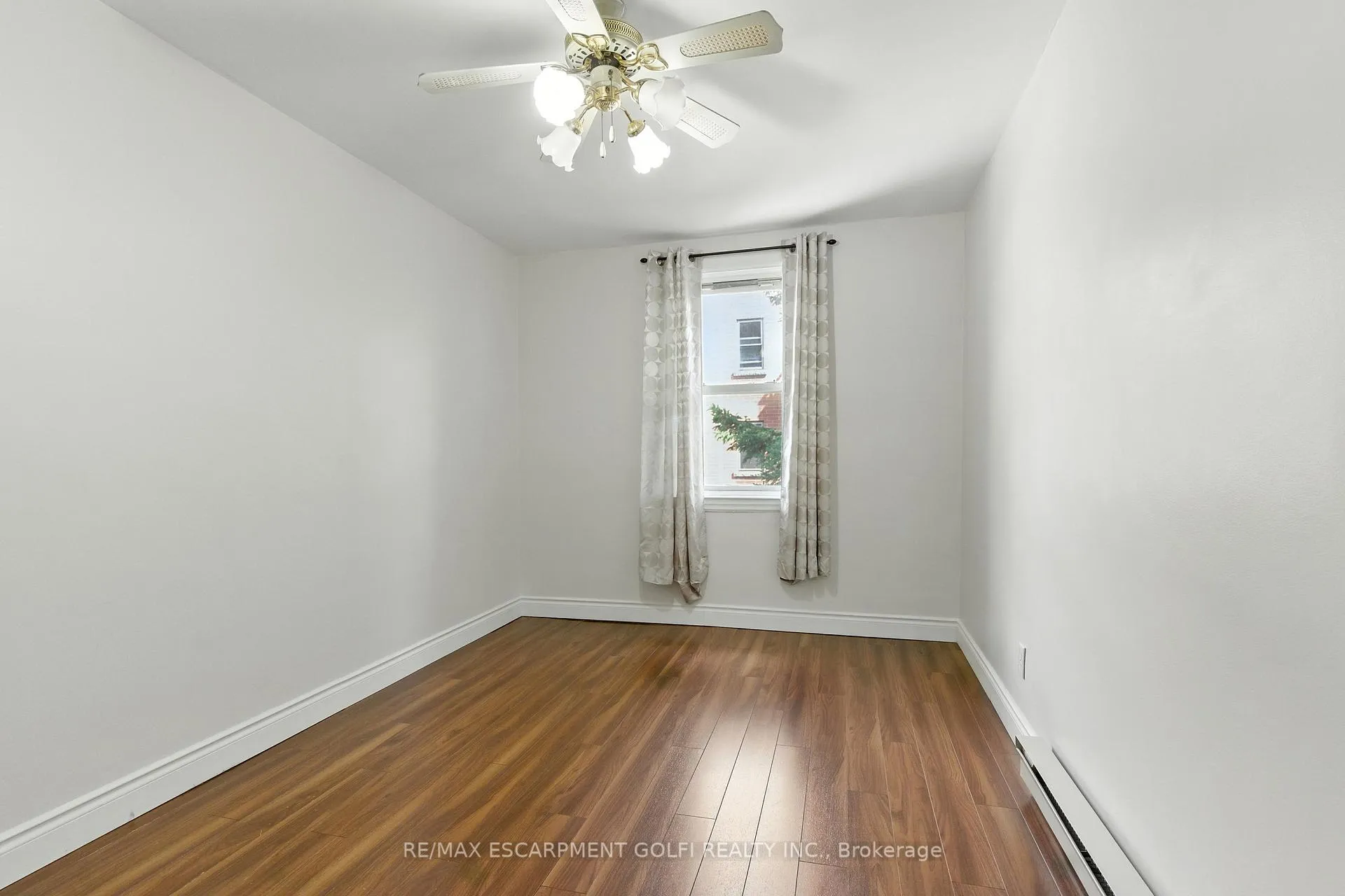 Photo 6 of 24 Macklin Street N, Hamilton, Westdale — HOMEH
