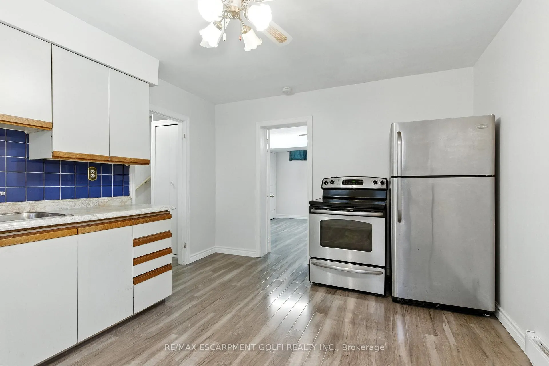 Photo 9 of 24 Macklin Street N, Hamilton, Westdale — HOMEH