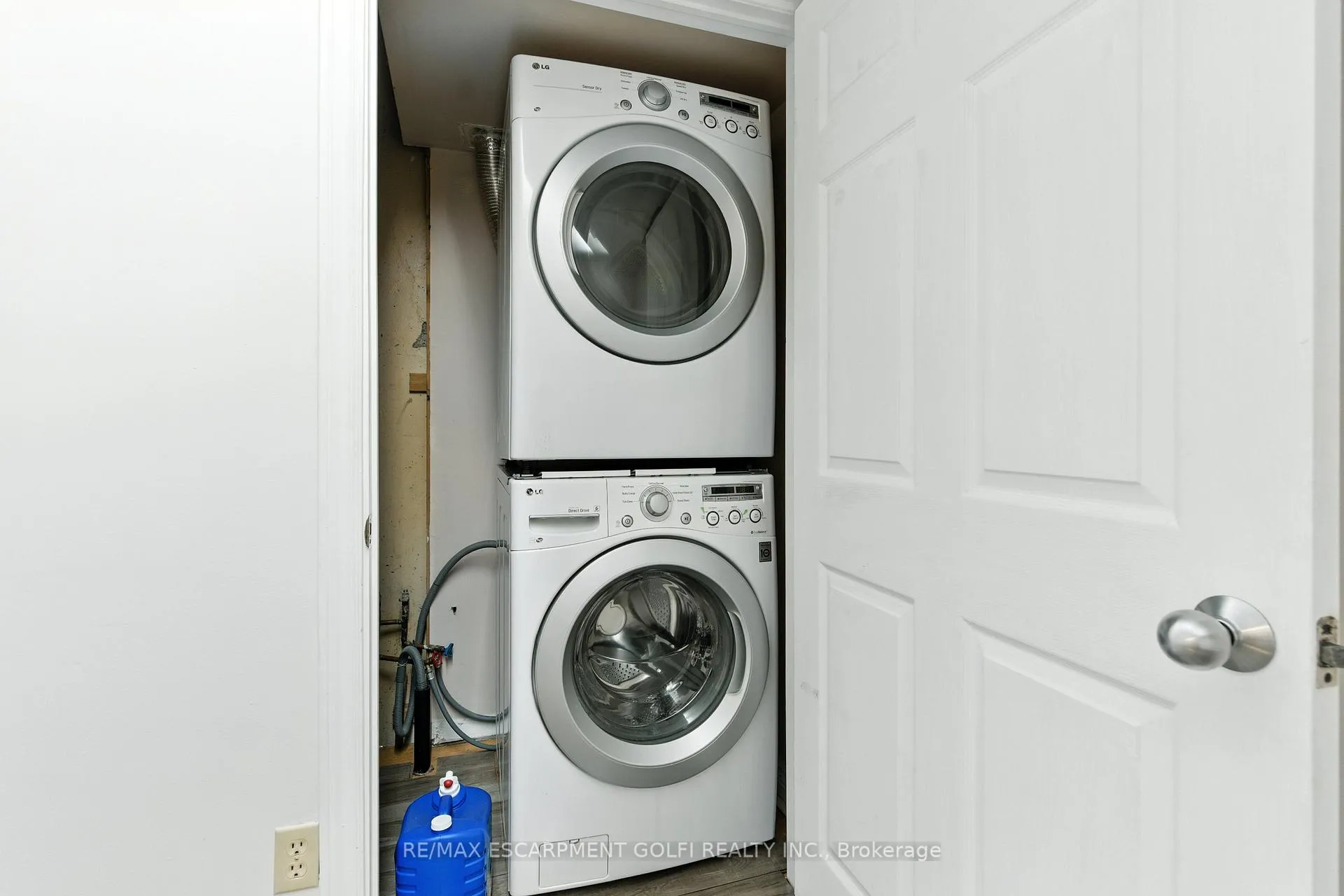 Photo 10 of 24 Macklin Street N, Hamilton, Westdale — HOMEH