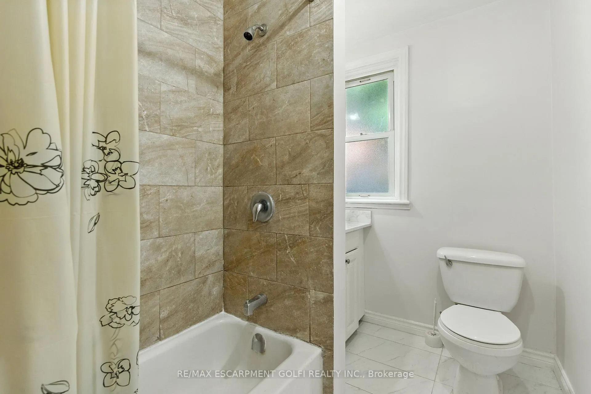 Photo 11 of 24 Macklin Street N, Hamilton, Westdale — HOMEH