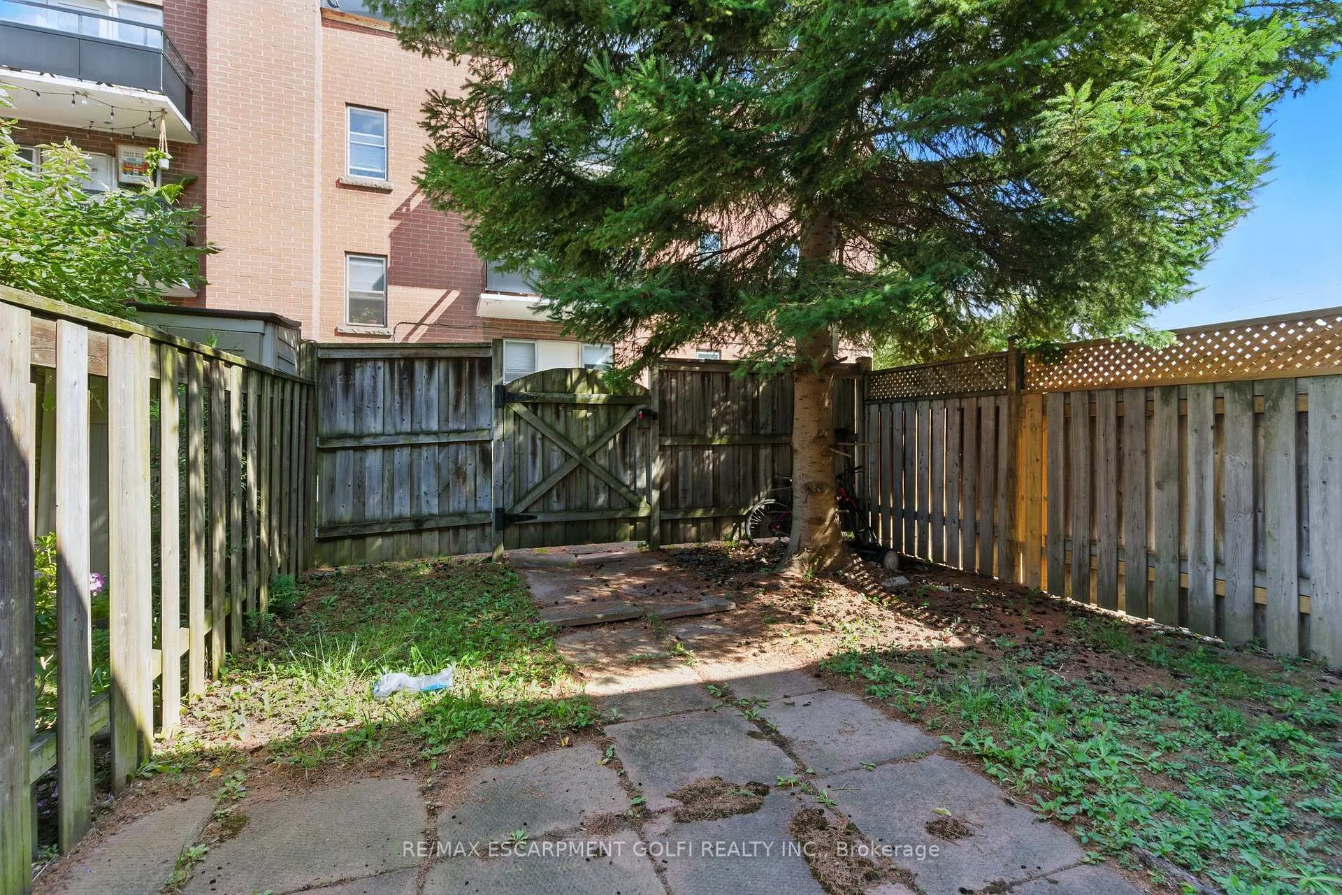 Photo 12 of 24 Macklin Street N, Hamilton, Westdale — HOMEH