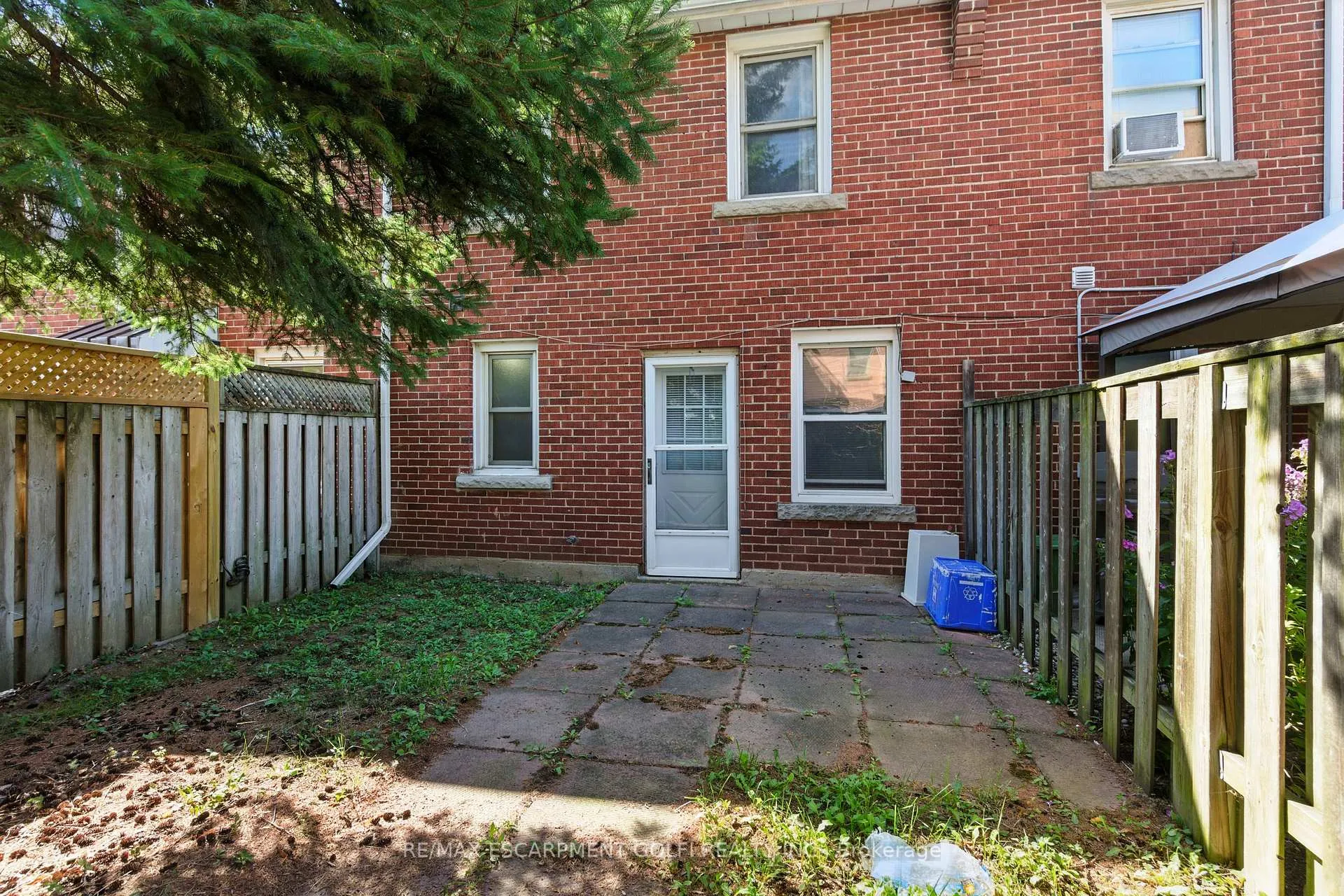 Photo 13 of 24 Macklin Street N, Hamilton, Westdale — HOMEH