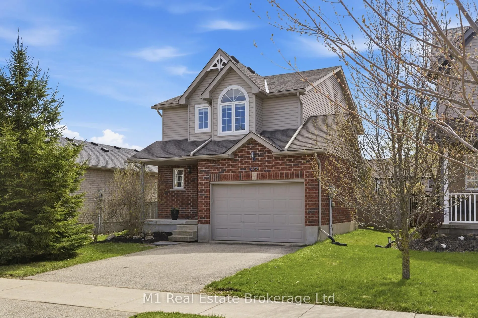 Photo 1 of 577 Mctavish Street, Centre Wellington, Fergus — HOMEH