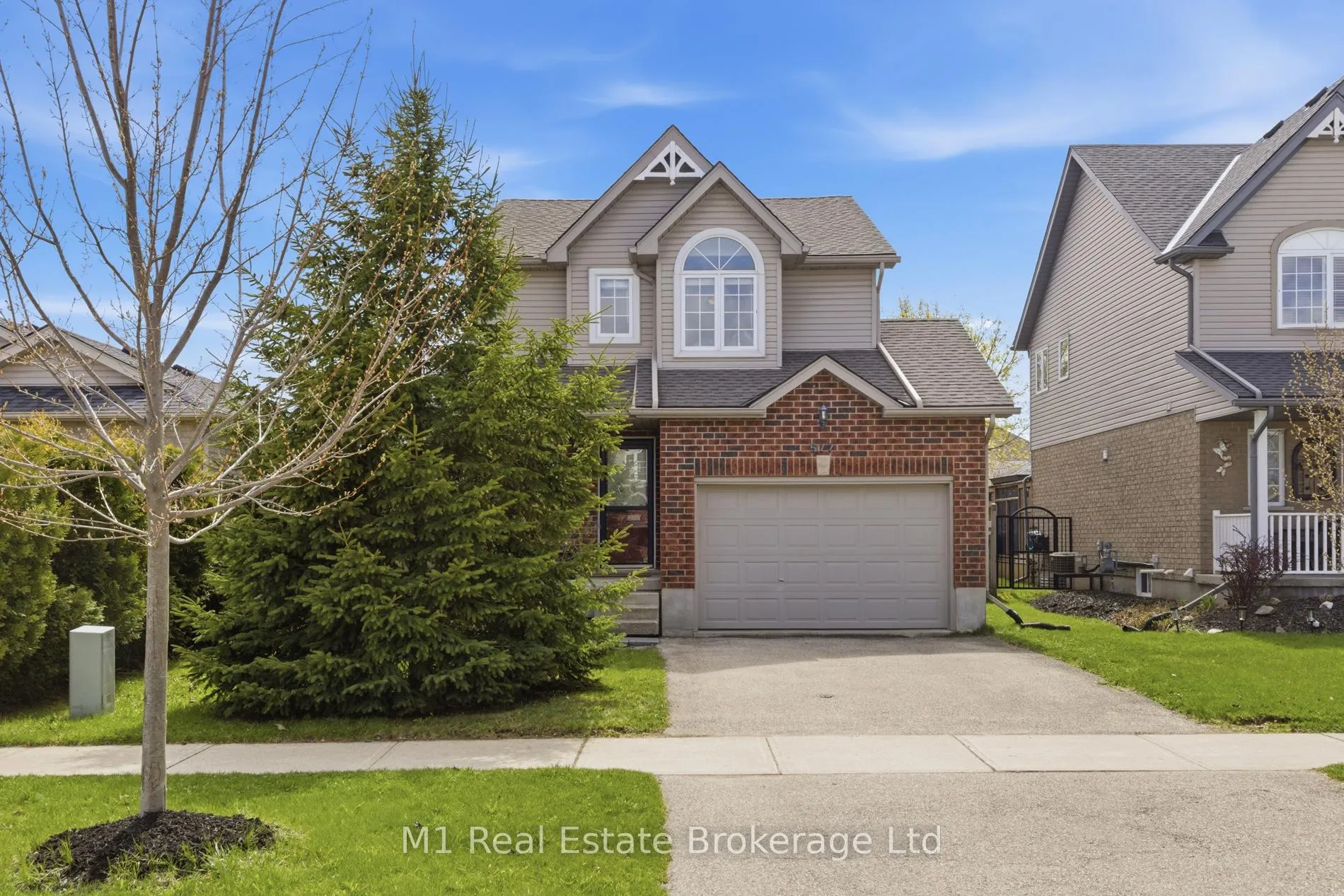 Photo 2 of 577 Mctavish Street, Centre Wellington, Fergus — HOMEH