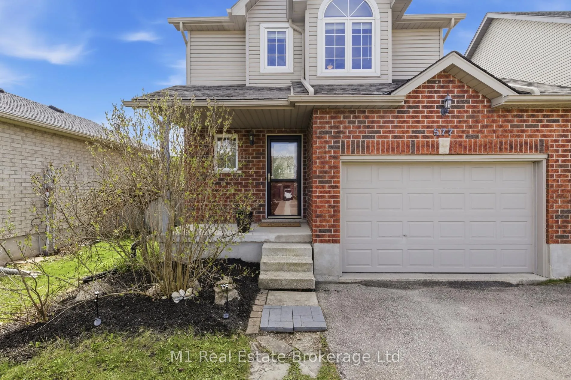 Photo 3 of 577 Mctavish Street, Centre Wellington, Fergus — HOMEH