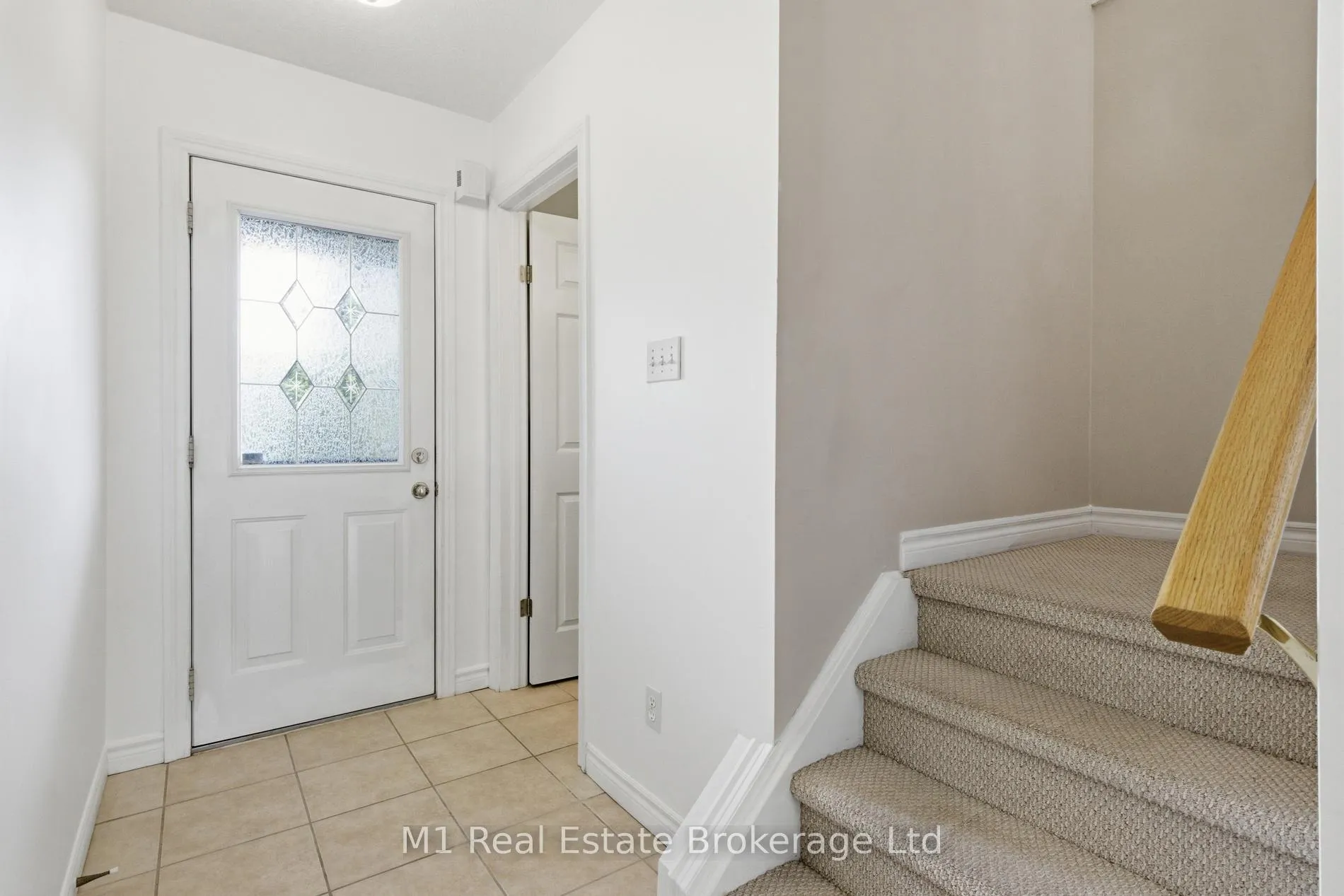 Photo 4 of 577 Mctavish Street, Centre Wellington, Fergus — HOMEH