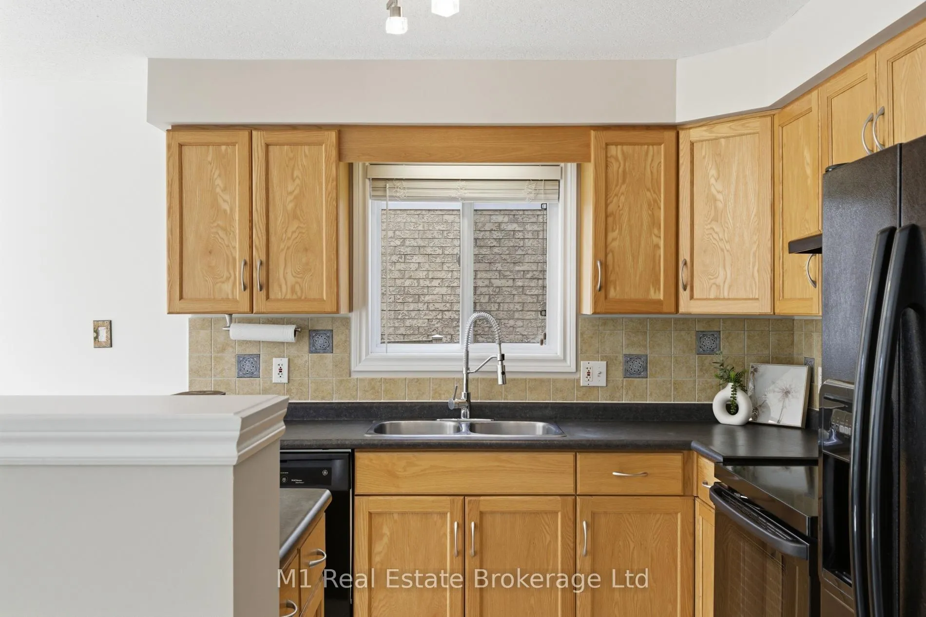 Photo 9 of 577 Mctavish Street, Centre Wellington, Fergus — HOMEH
