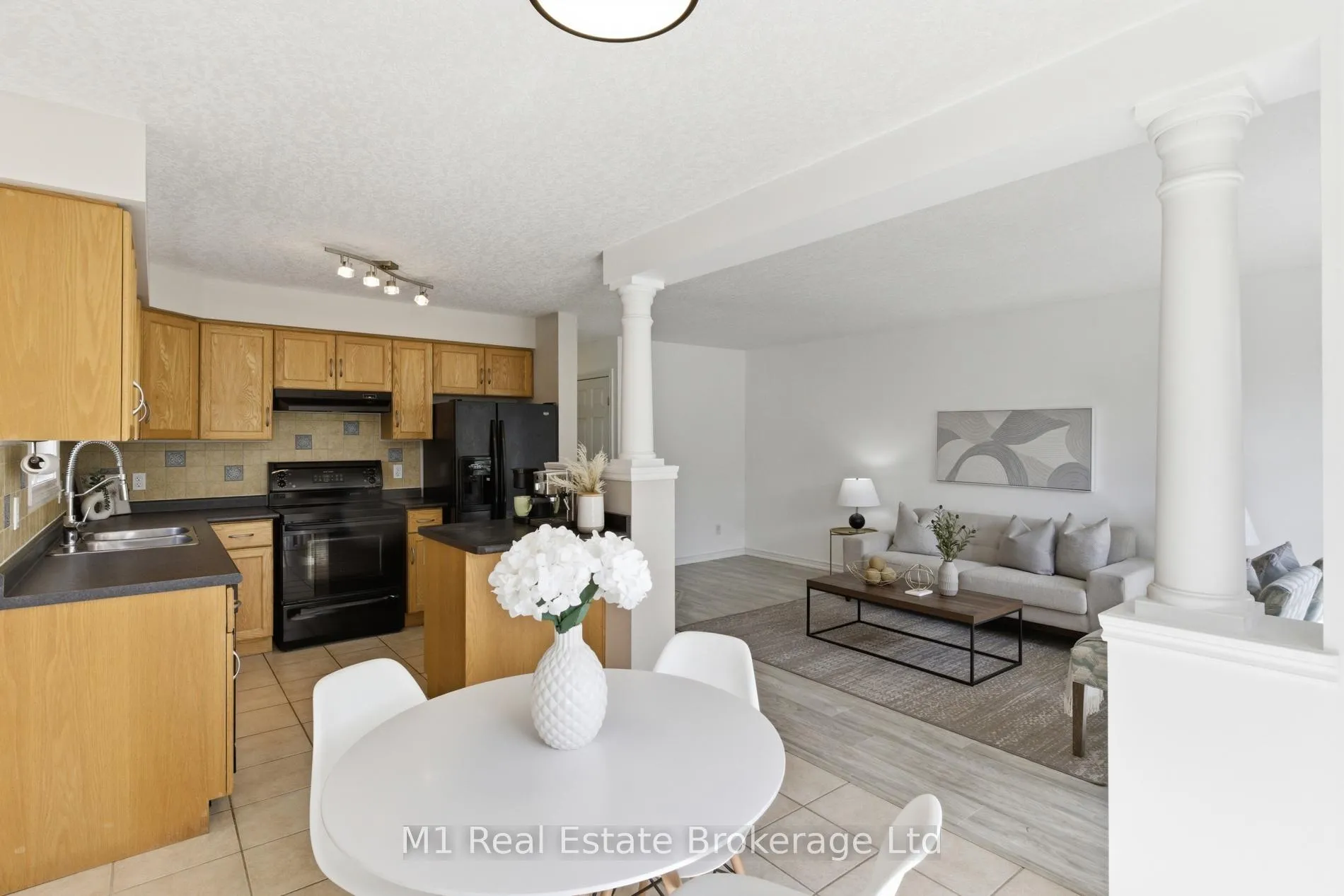 Photo 12 of 577 Mctavish Street, Centre Wellington, Fergus — HOMEH