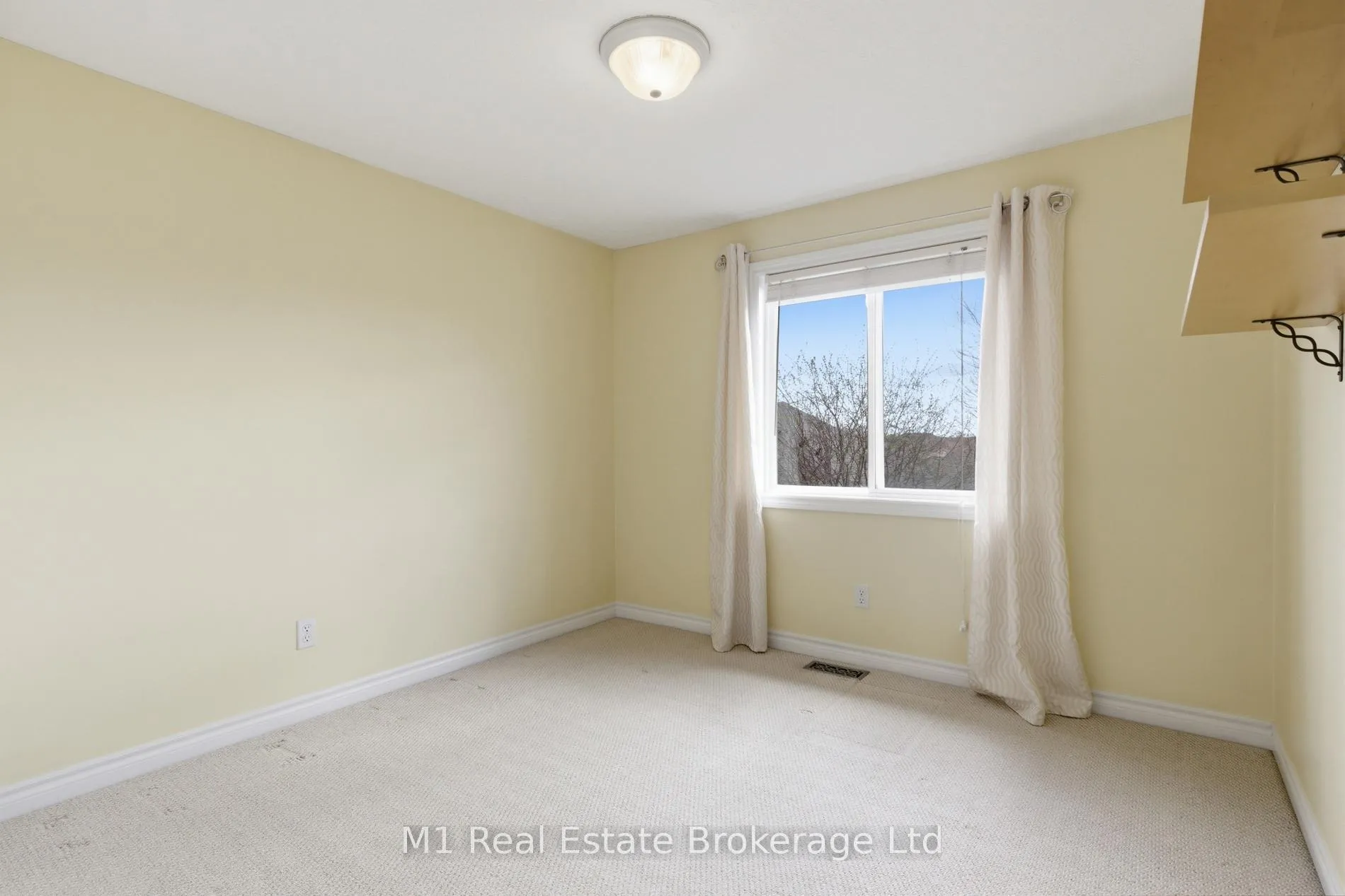 Photo 21 of 577 Mctavish Street, Centre Wellington, Fergus — HOMEH