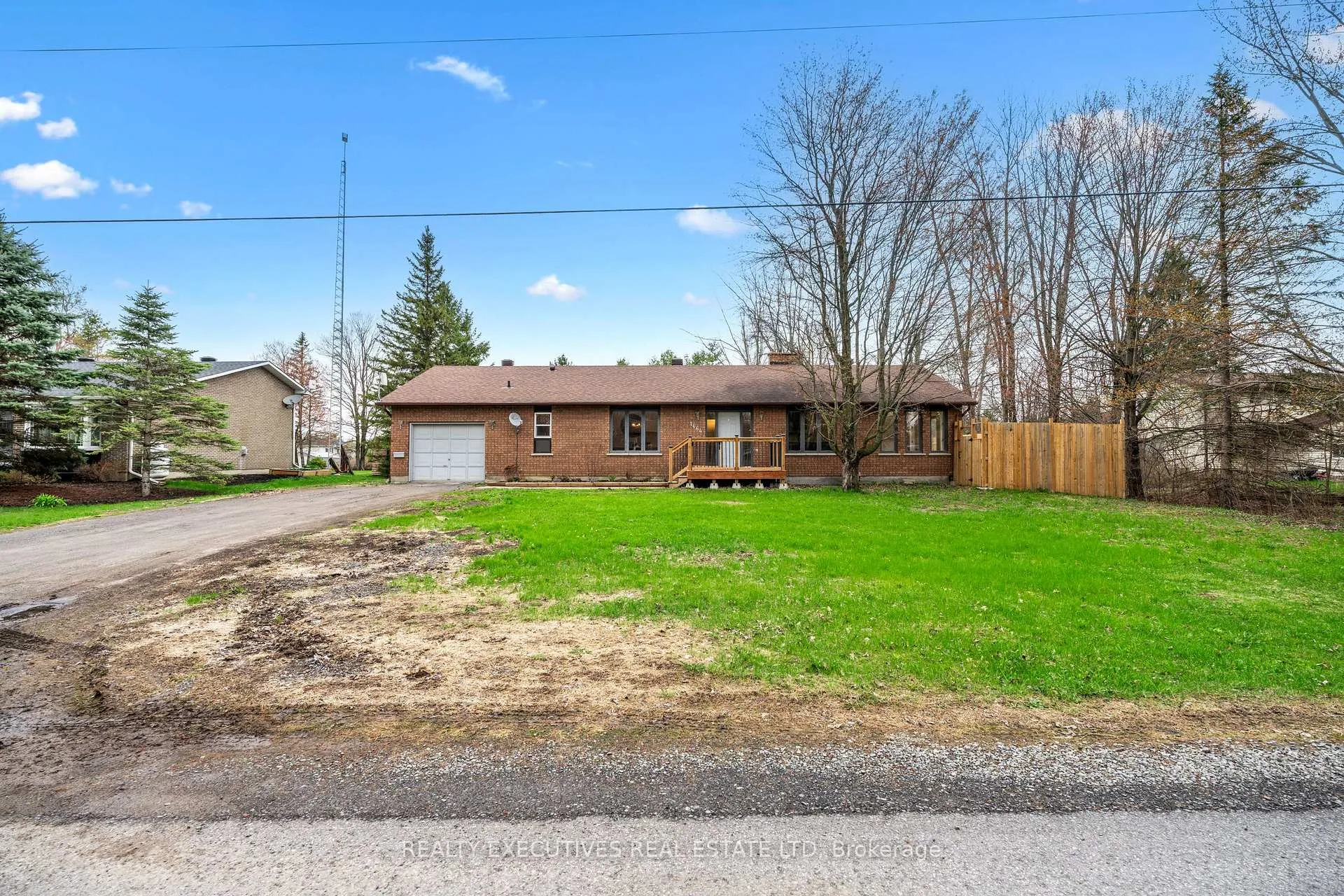 Photo 1 of 1664 Christina Crescent, North Dundas, North Dundas (Mountain) Twp — HOMEH