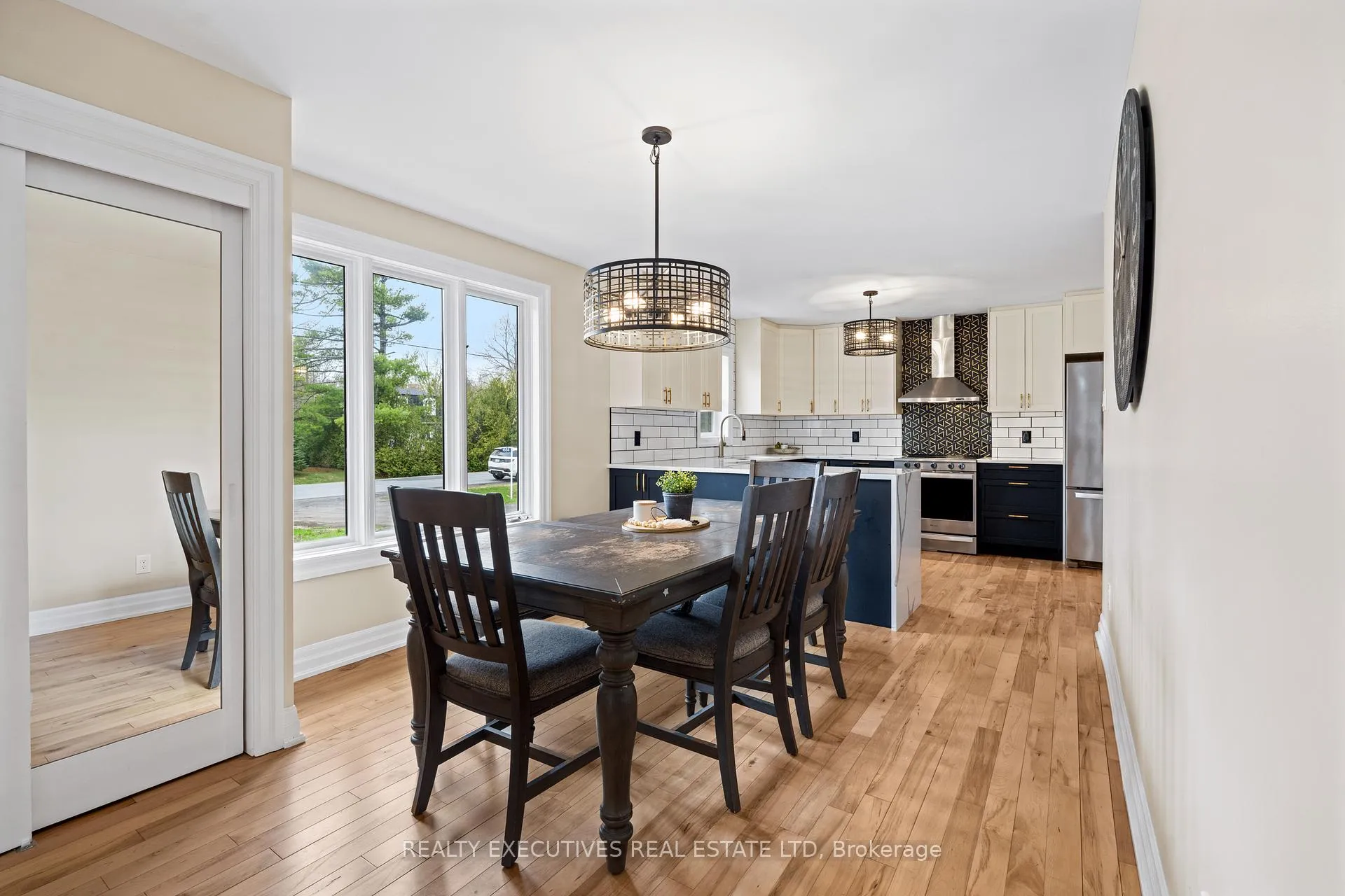 Photo 2 of 1664 Christina Crescent, North Dundas, North Dundas (Mountain) Twp — HOMEH