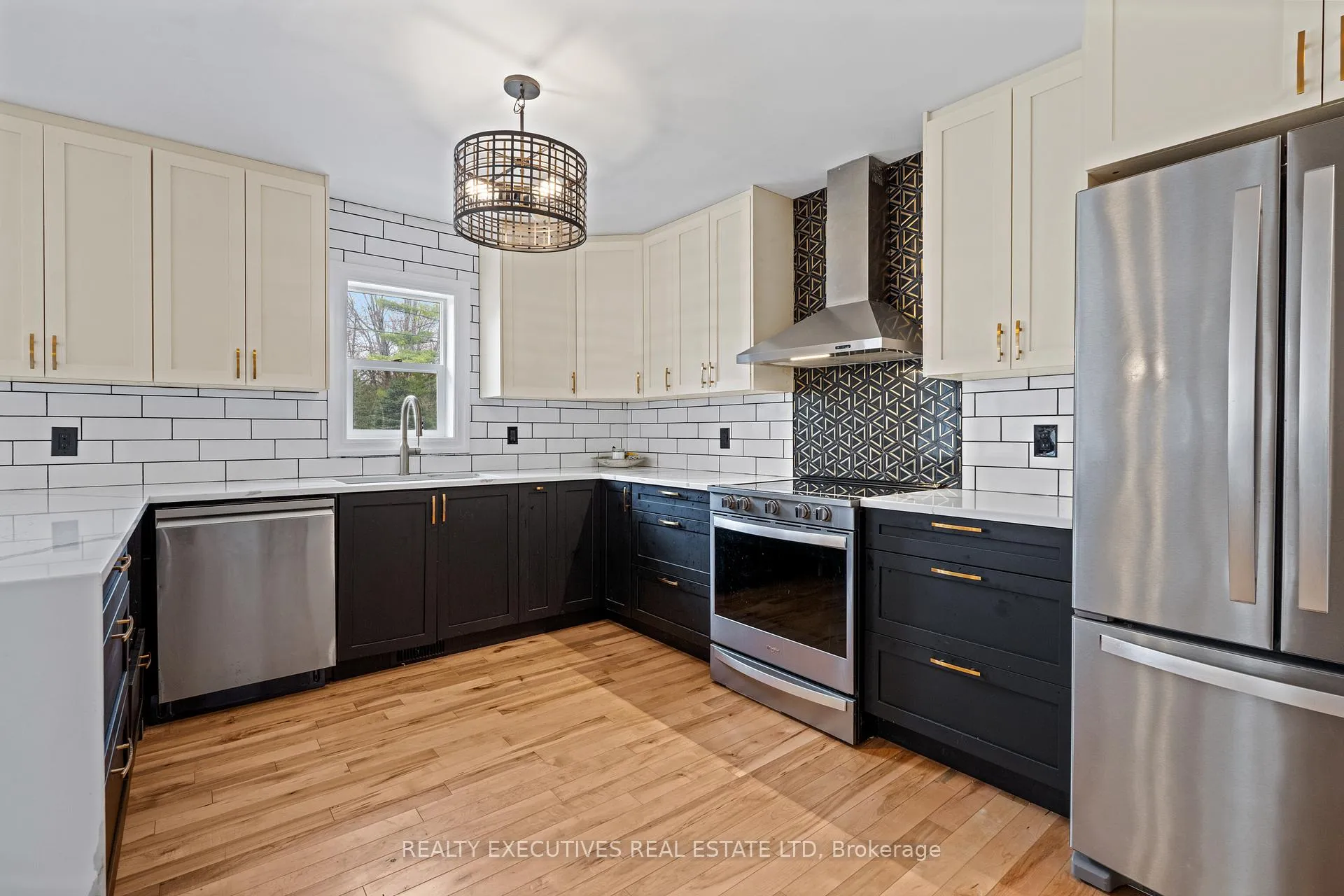 Photo 4 of 1664 Christina Crescent, North Dundas, North Dundas (Mountain) Twp — HOMEH