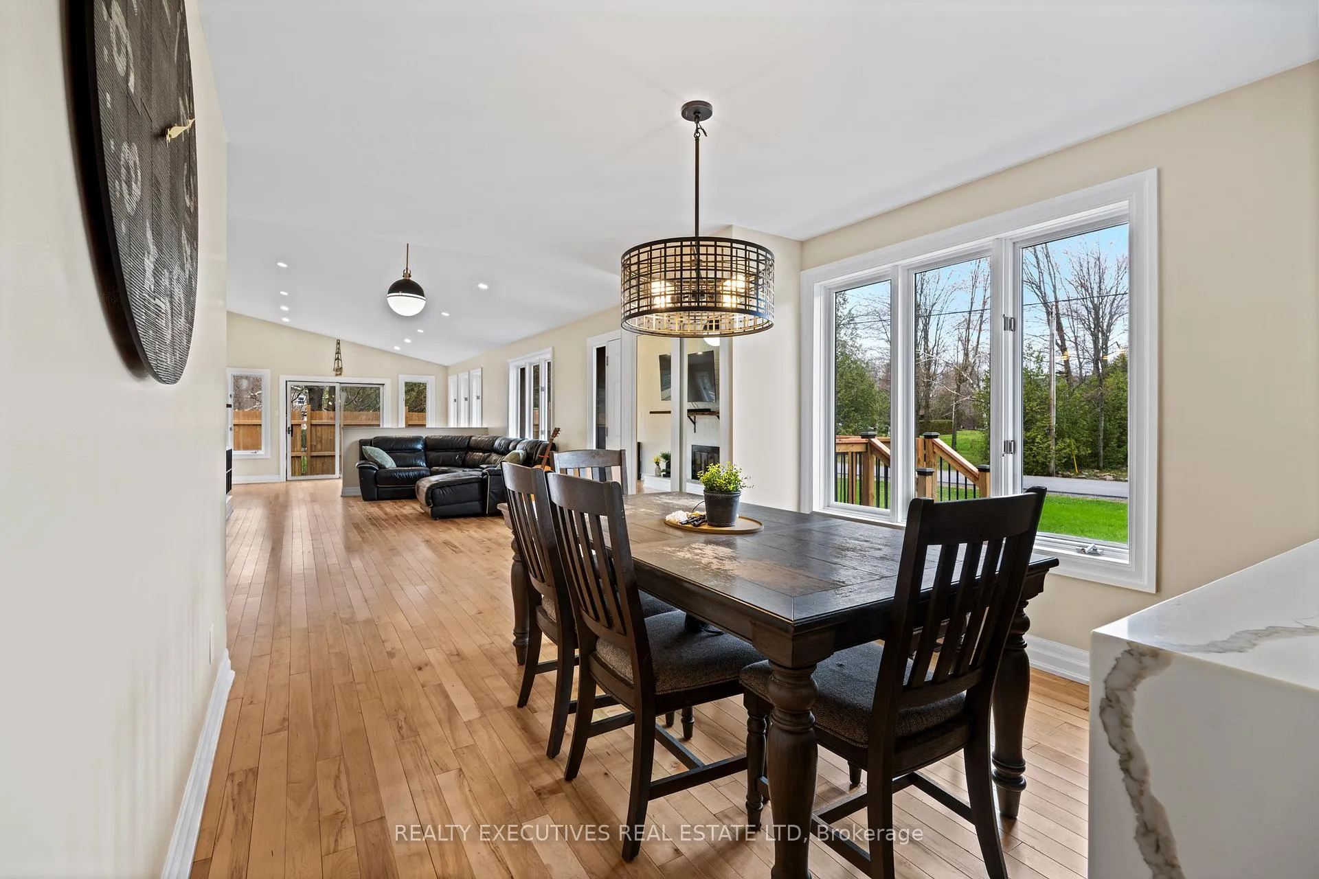 Photo 10 of 1664 Christina Crescent, North Dundas, North Dundas (Mountain) Twp — HOMEH