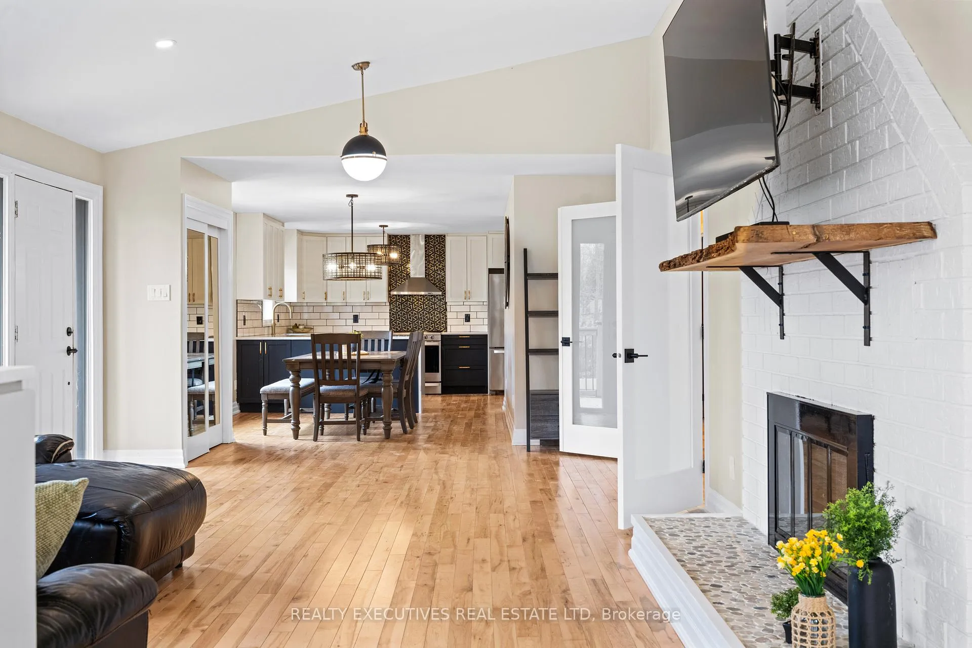 Photo 11 of 1664 Christina Crescent, North Dundas, North Dundas (Mountain) Twp — HOMEH
