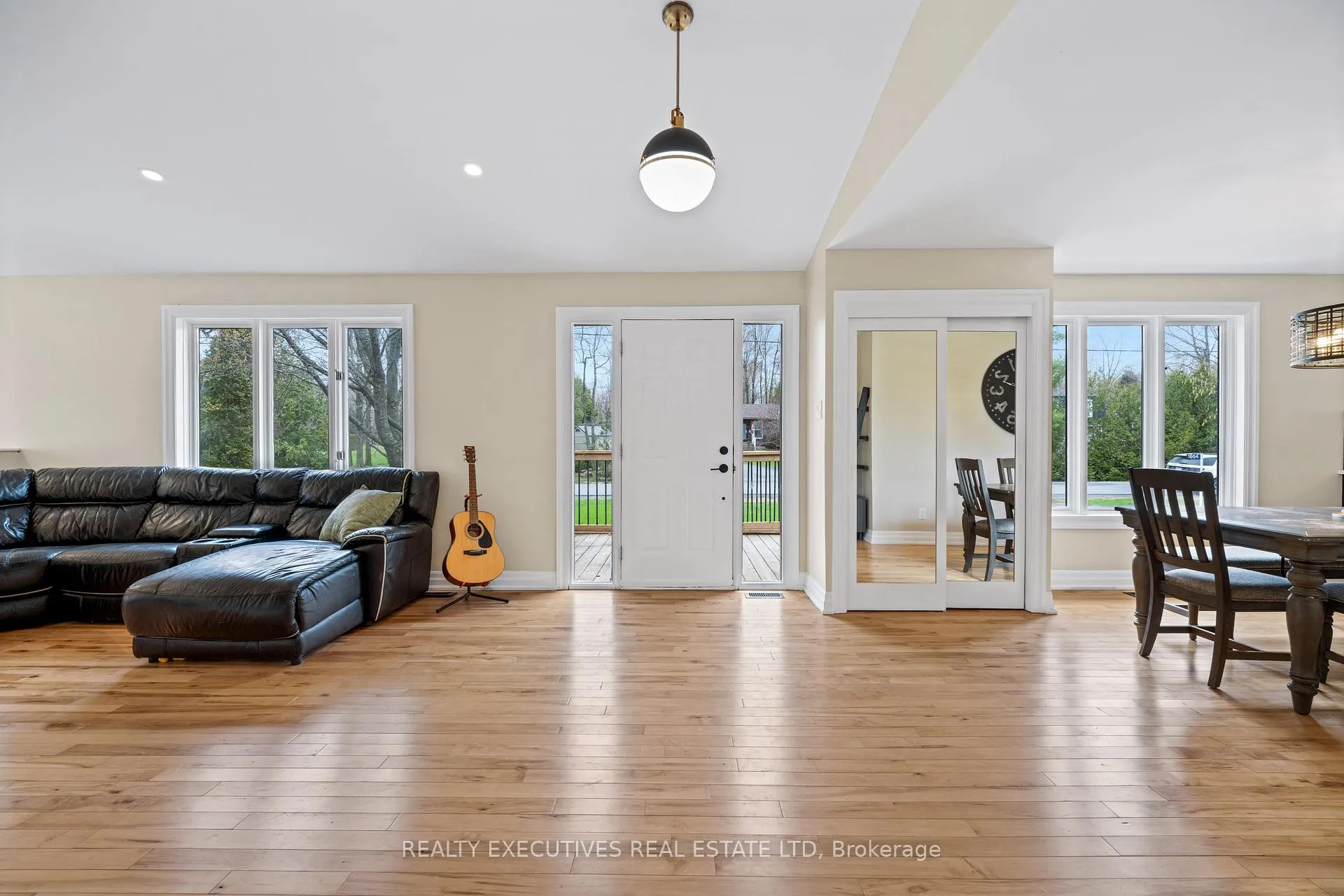 Photo 12 of 1664 Christina Crescent, North Dundas, North Dundas (Mountain) Twp — HOMEH