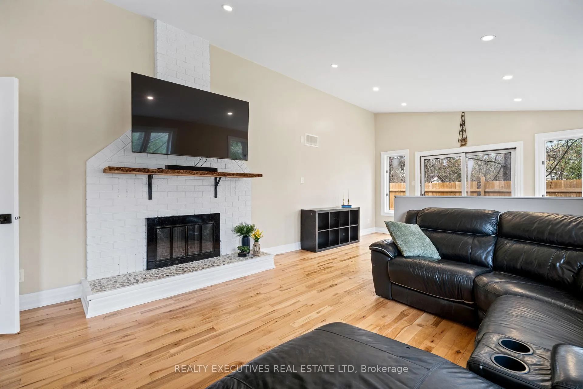 Photo 14 of 1664 Christina Crescent, North Dundas, North Dundas (Mountain) Twp — HOMEH