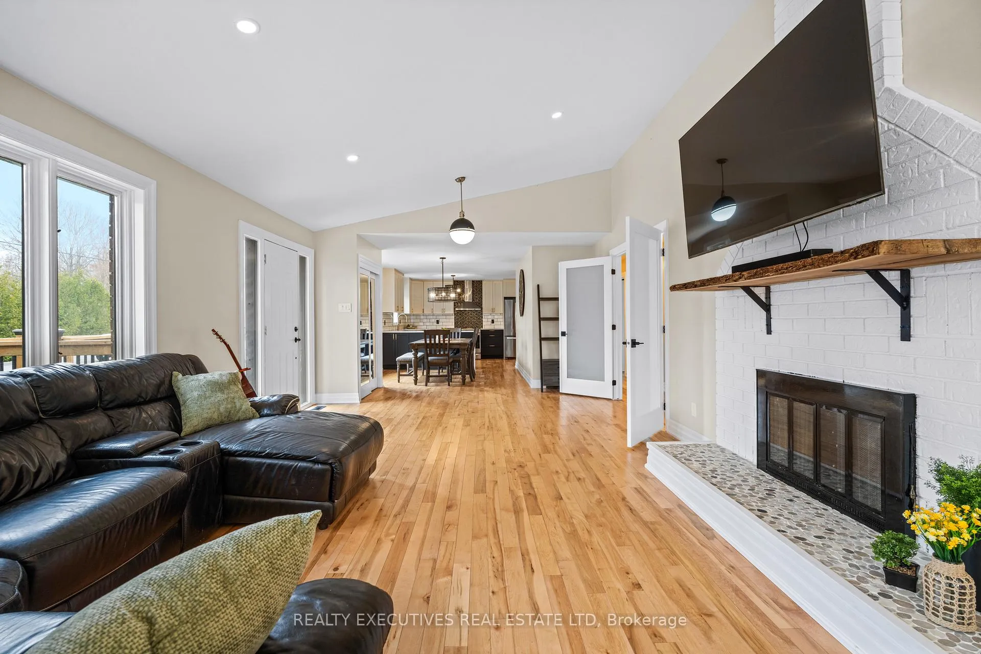 Photo 15 of 1664 Christina Crescent, North Dundas, North Dundas (Mountain) Twp — HOMEH