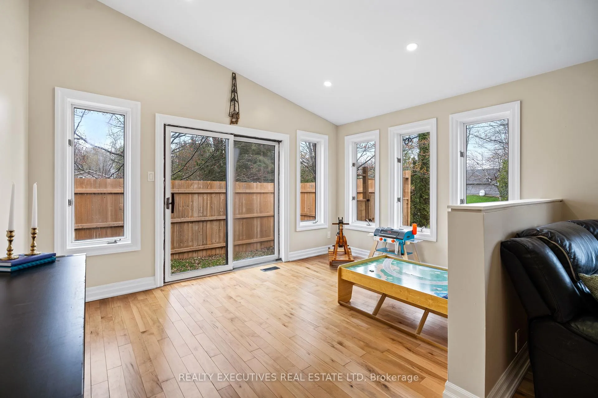 Photo 16 of 1664 Christina Crescent, North Dundas, North Dundas (Mountain) Twp — HOMEH