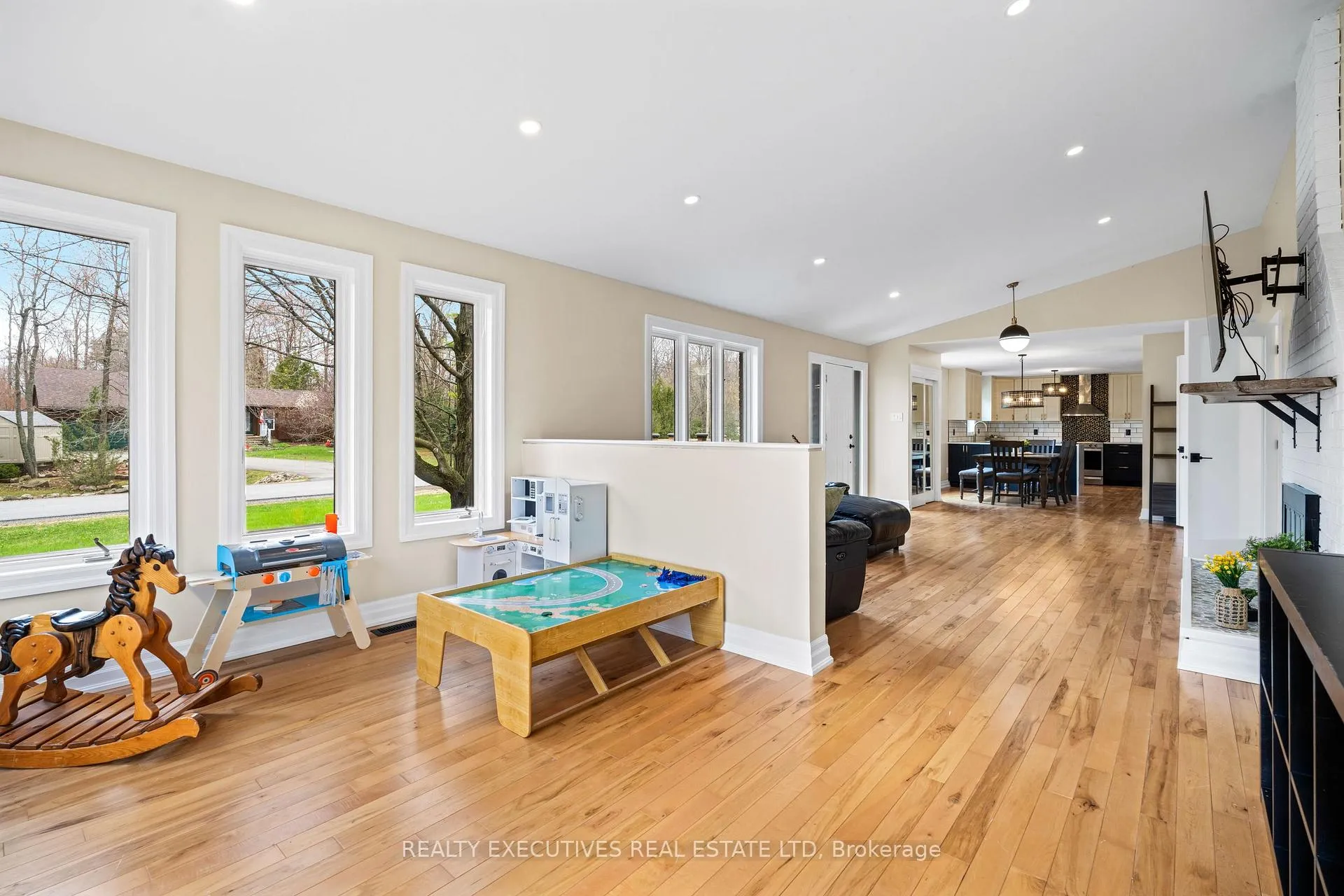 Photo 17 of 1664 Christina Crescent, North Dundas, North Dundas (Mountain) Twp — HOMEH