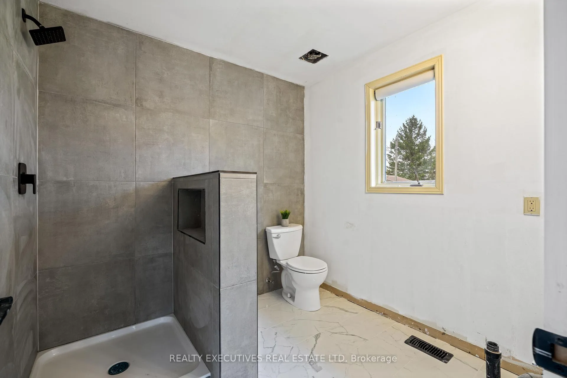 Photo 21 of 1664 Christina Crescent, North Dundas, North Dundas (Mountain) Twp — HOMEH