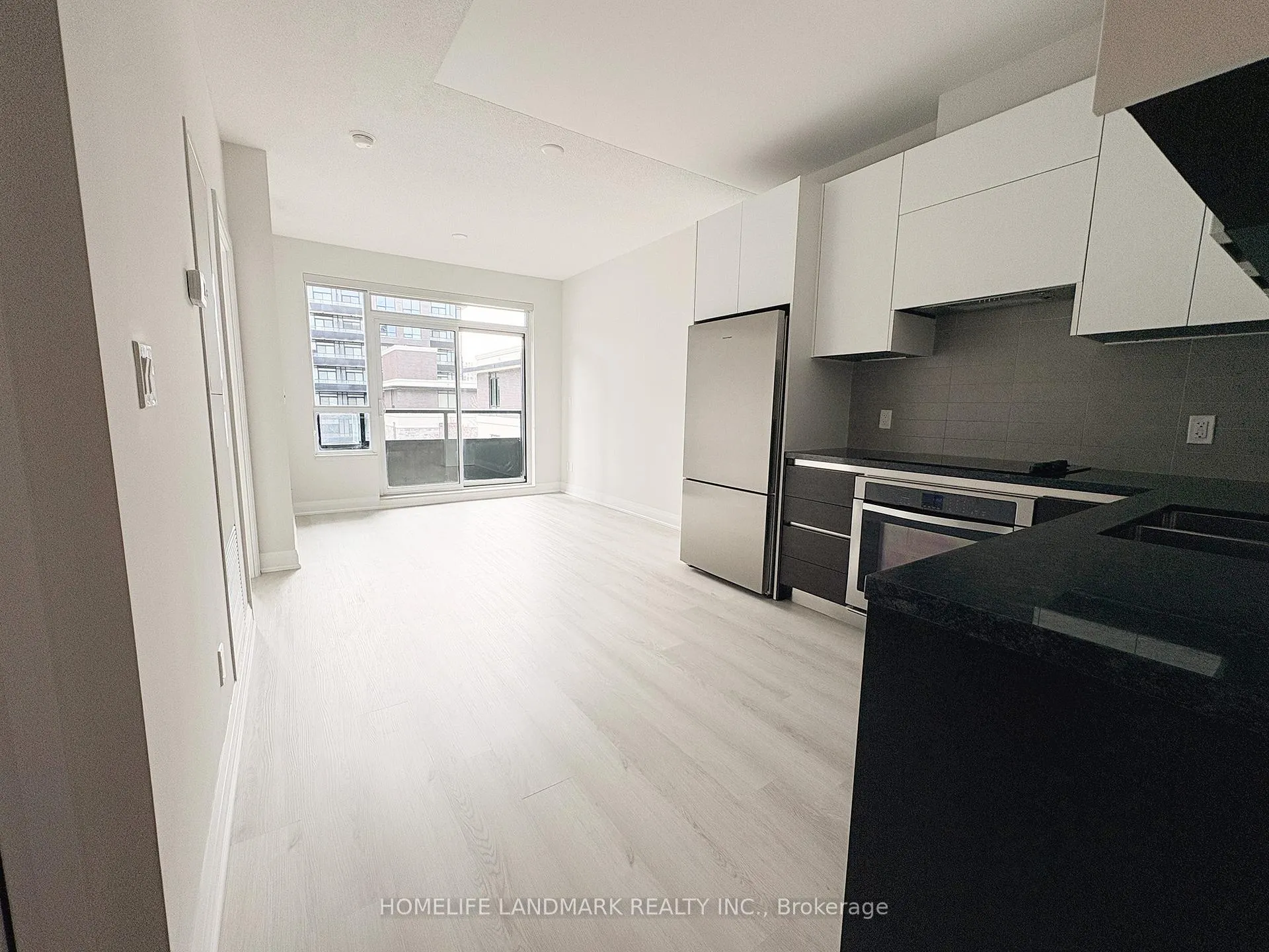 Photo 7 of Unit 306, 25 Water Walk Drive, Markham, Unionville — HOMEH