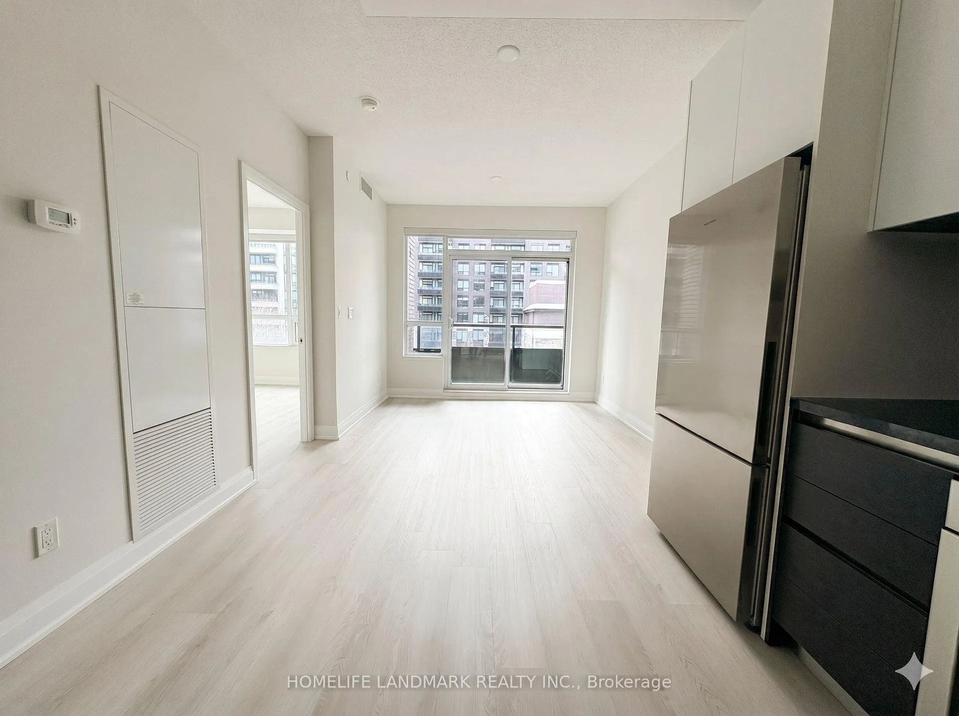 Photo 8 of Unit 306, 25 Water Walk Drive, Markham, Unionville — HOMEH