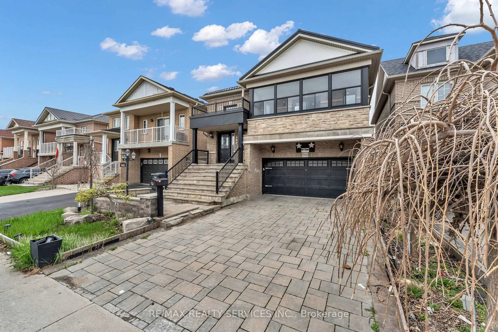 Photo 2 of 364 Queen Mary Drive, Brampton, Fletcher's Meadow — HOMEH
