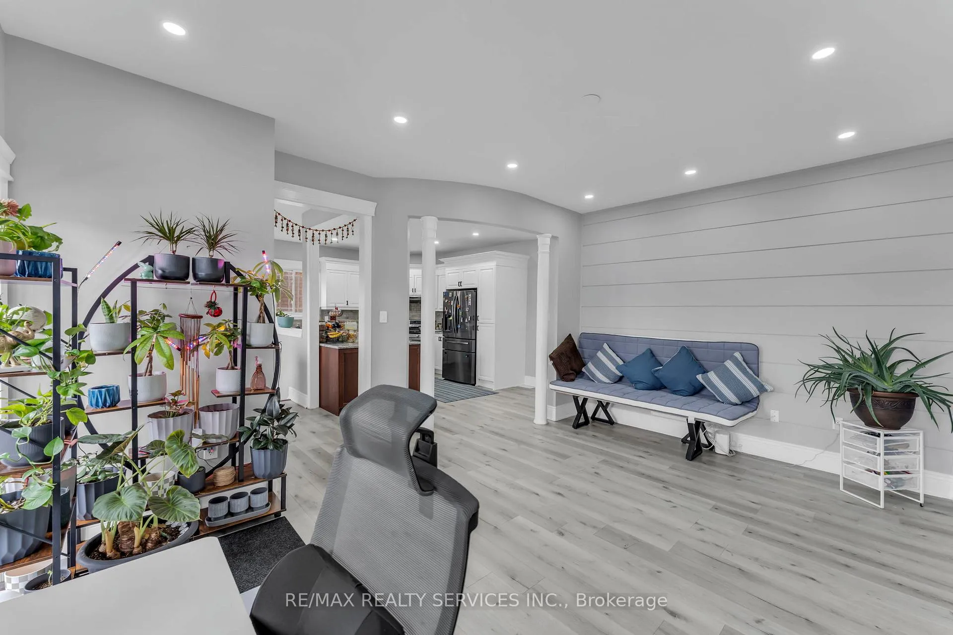 Photo 6 of 364 Queen Mary Drive, Brampton, Fletcher's Meadow — HOMEH