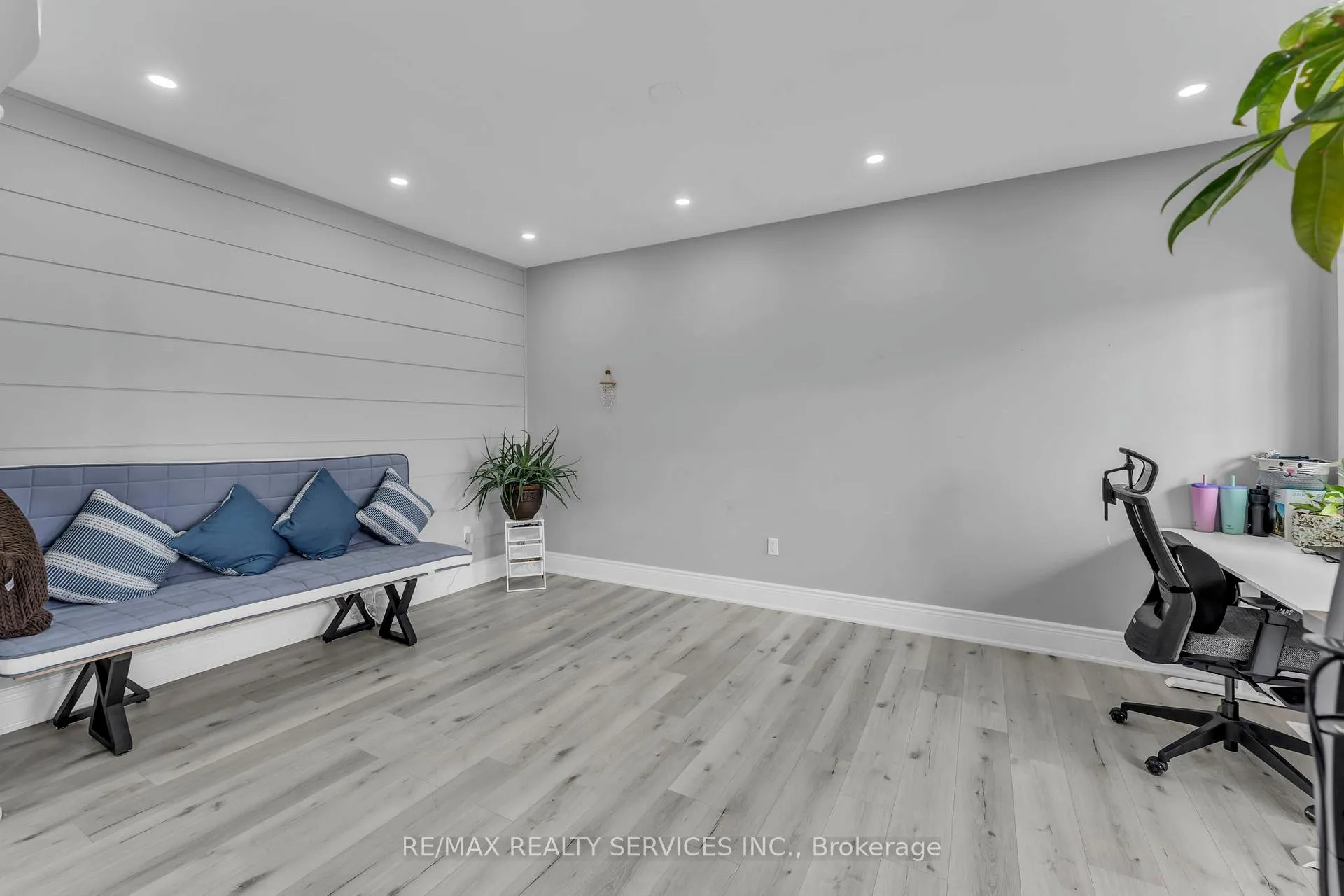 Photo 7 of 364 Queen Mary Drive, Brampton, Fletcher's Meadow — HOMEH