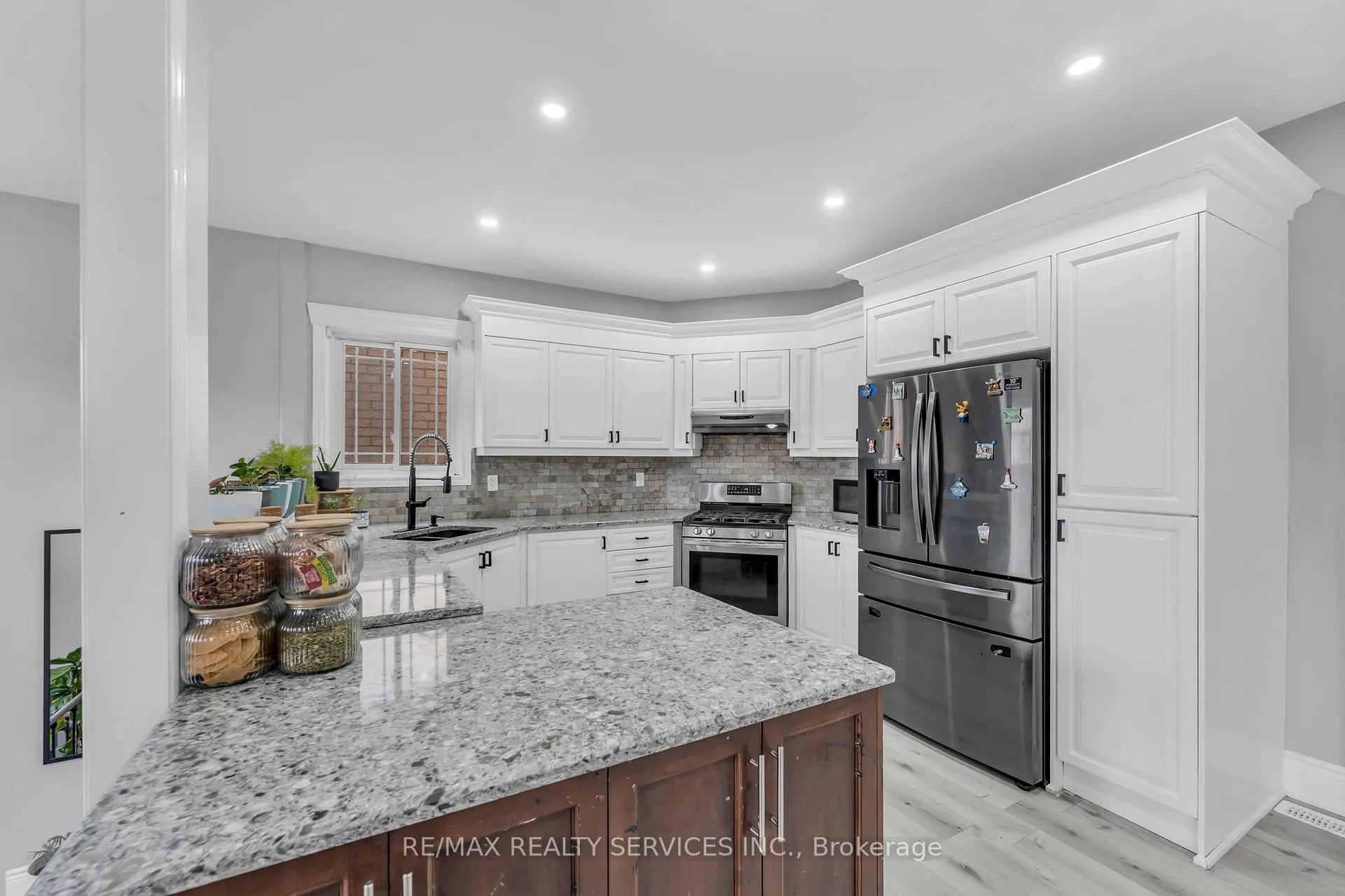 Photo 11 of 364 Queen Mary Drive, Brampton, Fletcher's Meadow — HOMEH