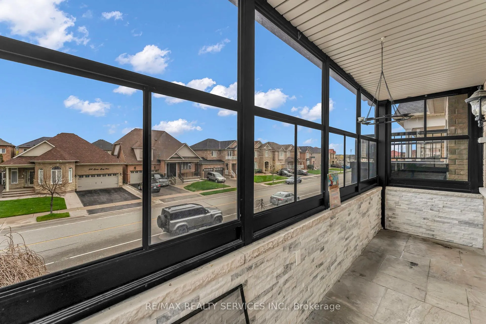 Photo 12 of 364 Queen Mary Drive, Brampton, Fletcher's Meadow — HOMEH