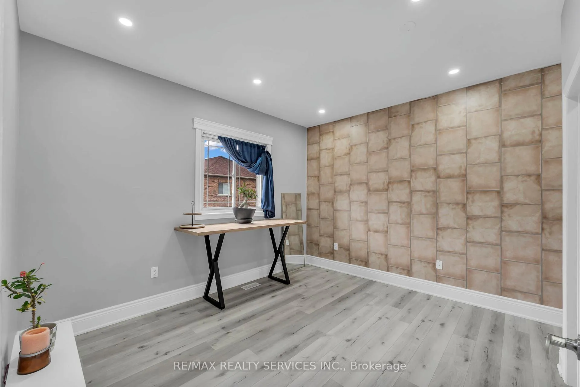 Photo 13 of 364 Queen Mary Drive, Brampton, Fletcher's Meadow — HOMEH