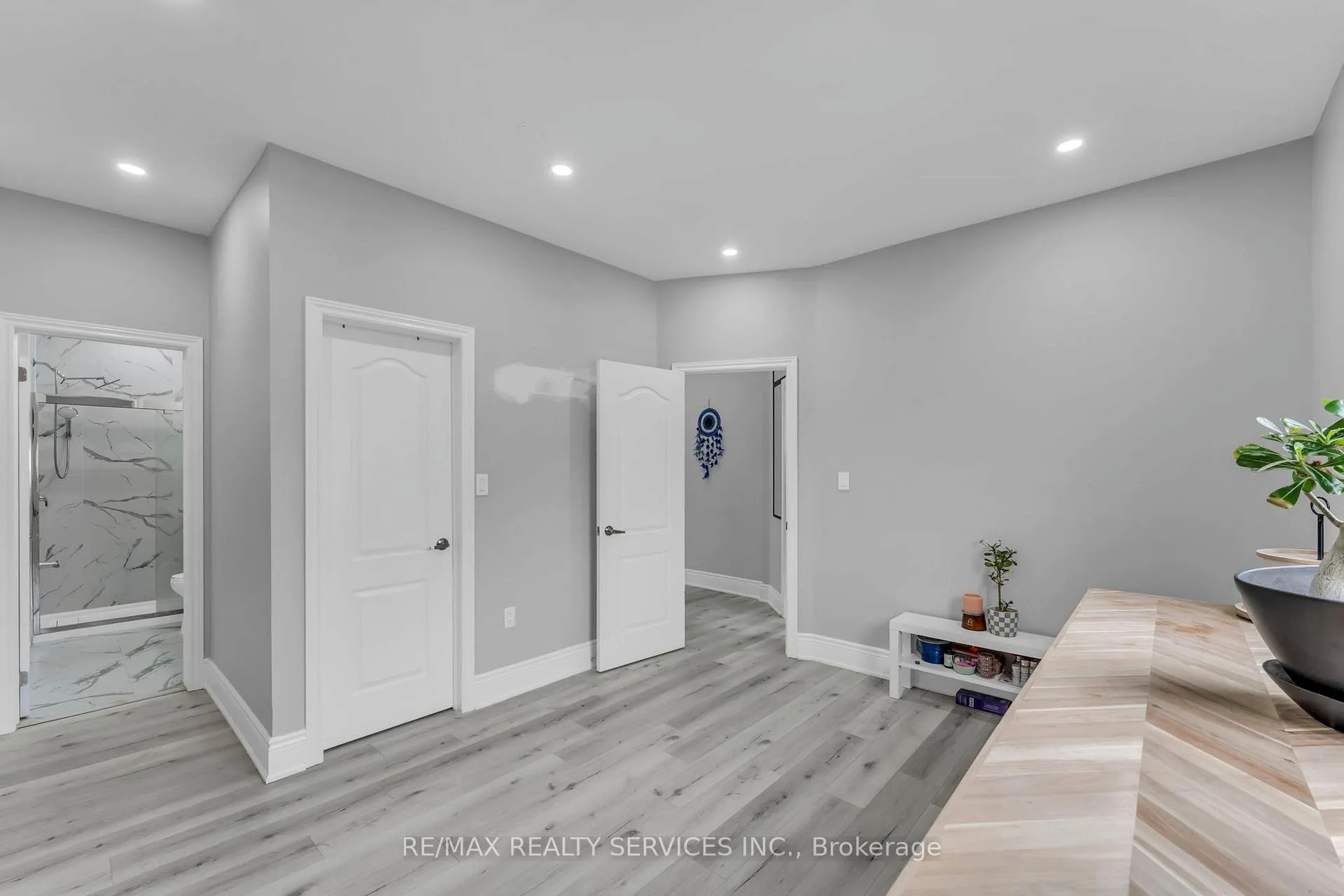 Photo 14 of 364 Queen Mary Drive, Brampton, Fletcher's Meadow — HOMEH
