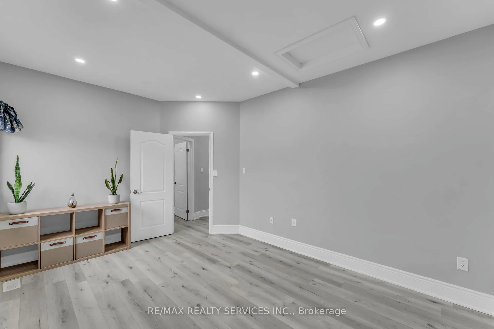 Photo 15 of 364 Queen Mary Drive, Brampton, Fletcher's Meadow — HOMEH