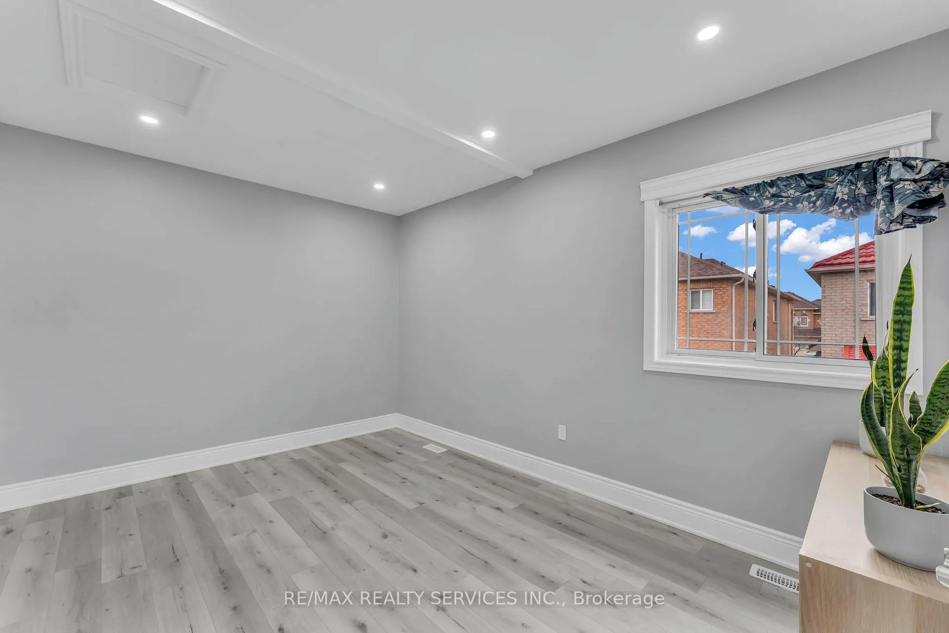 Photo 16 of 364 Queen Mary Drive, Brampton, Fletcher's Meadow — HOMEH