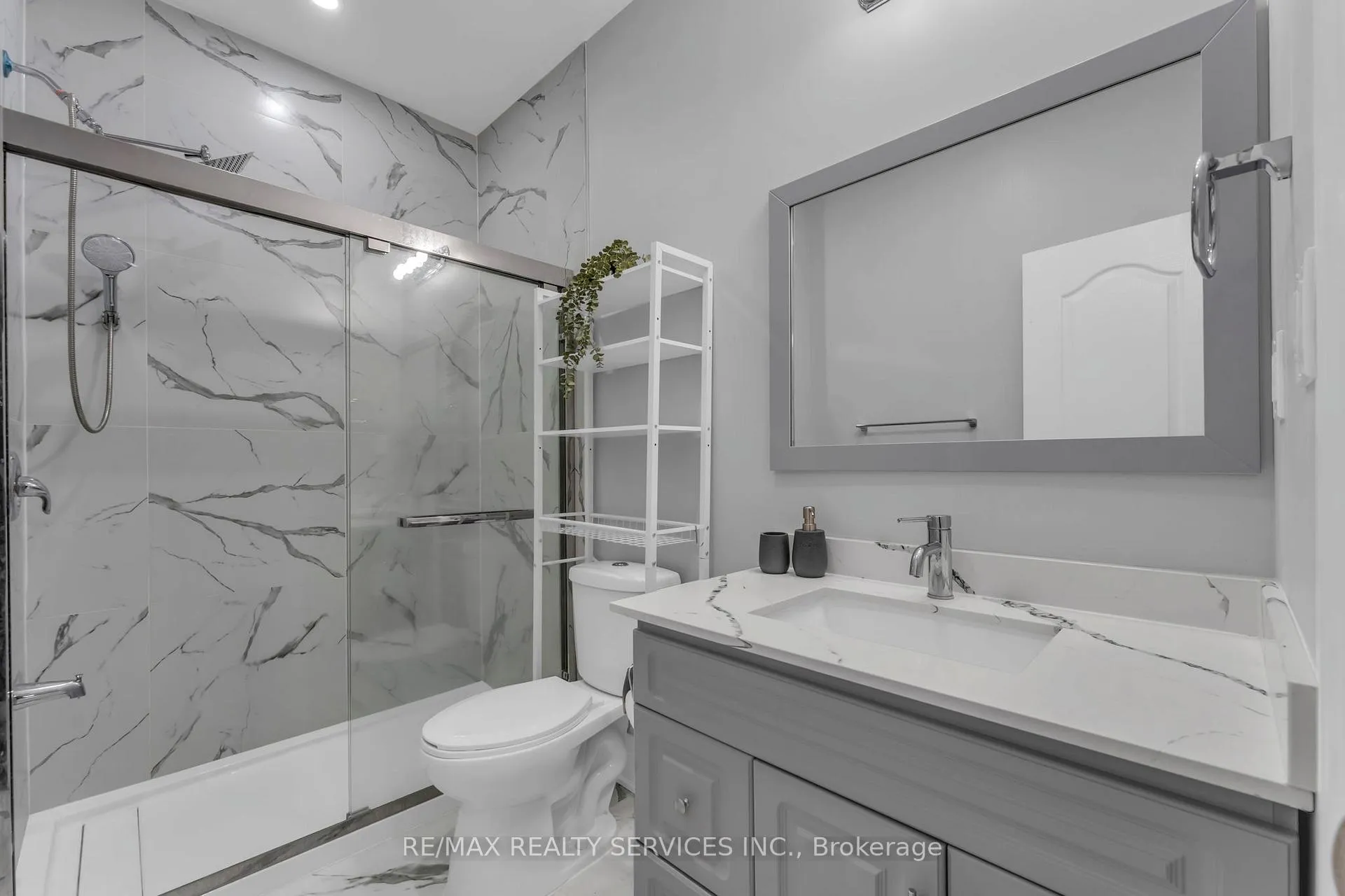 Photo 17 of 364 Queen Mary Drive, Brampton, Fletcher's Meadow — HOMEH