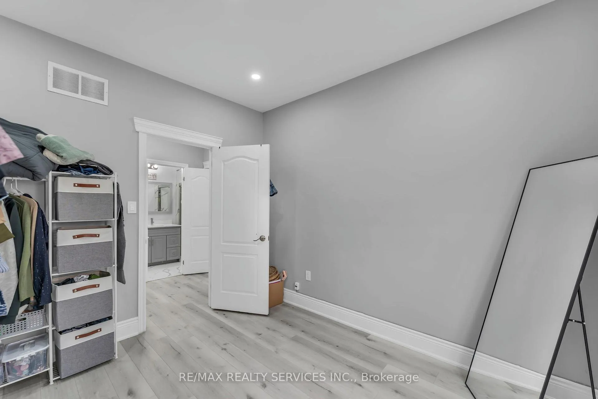 Photo 19 of 364 Queen Mary Drive, Brampton, Fletcher's Meadow — HOMEH