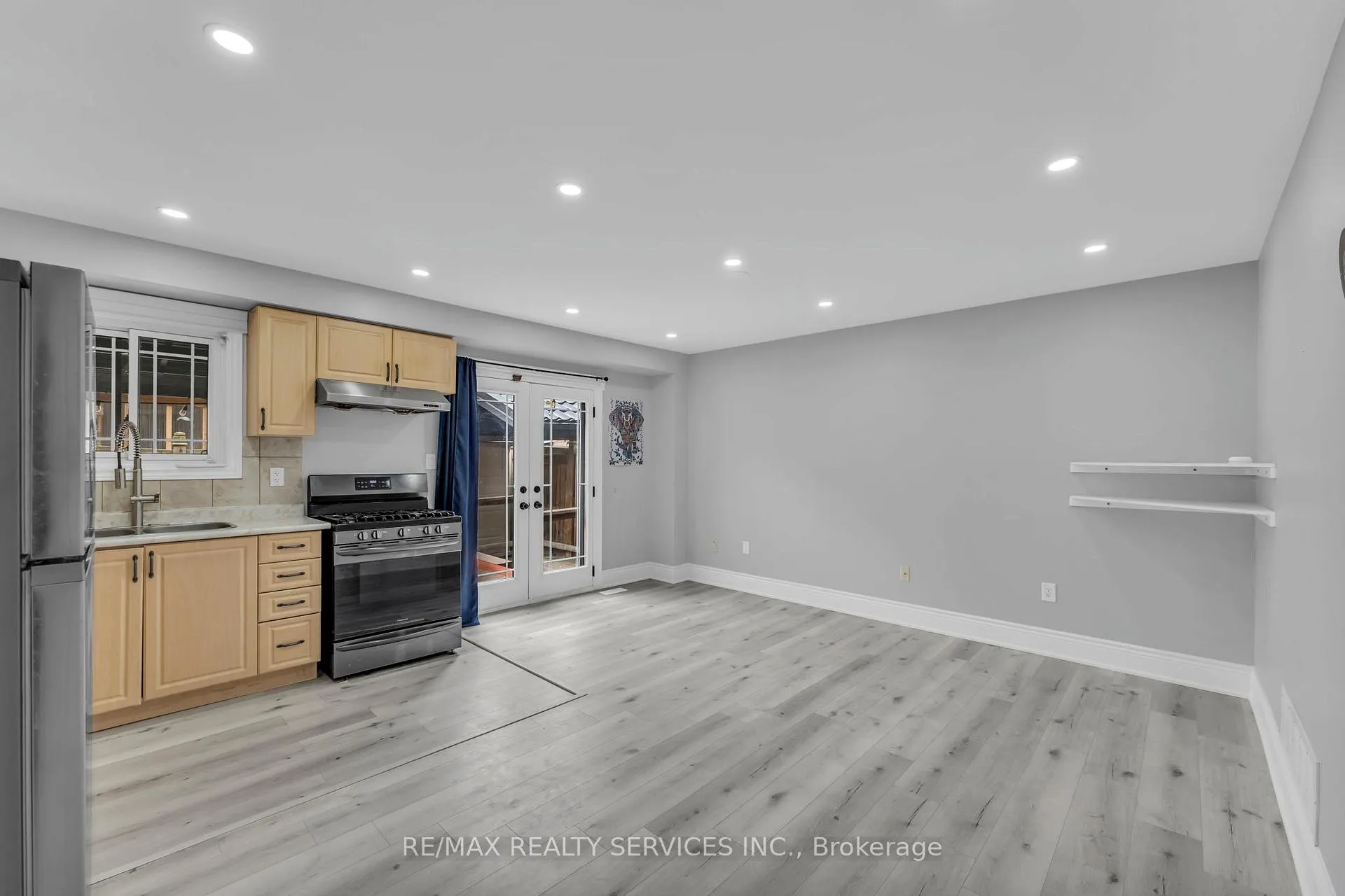 Photo 24 of 364 Queen Mary Drive, Brampton, Fletcher's Meadow — HOMEH