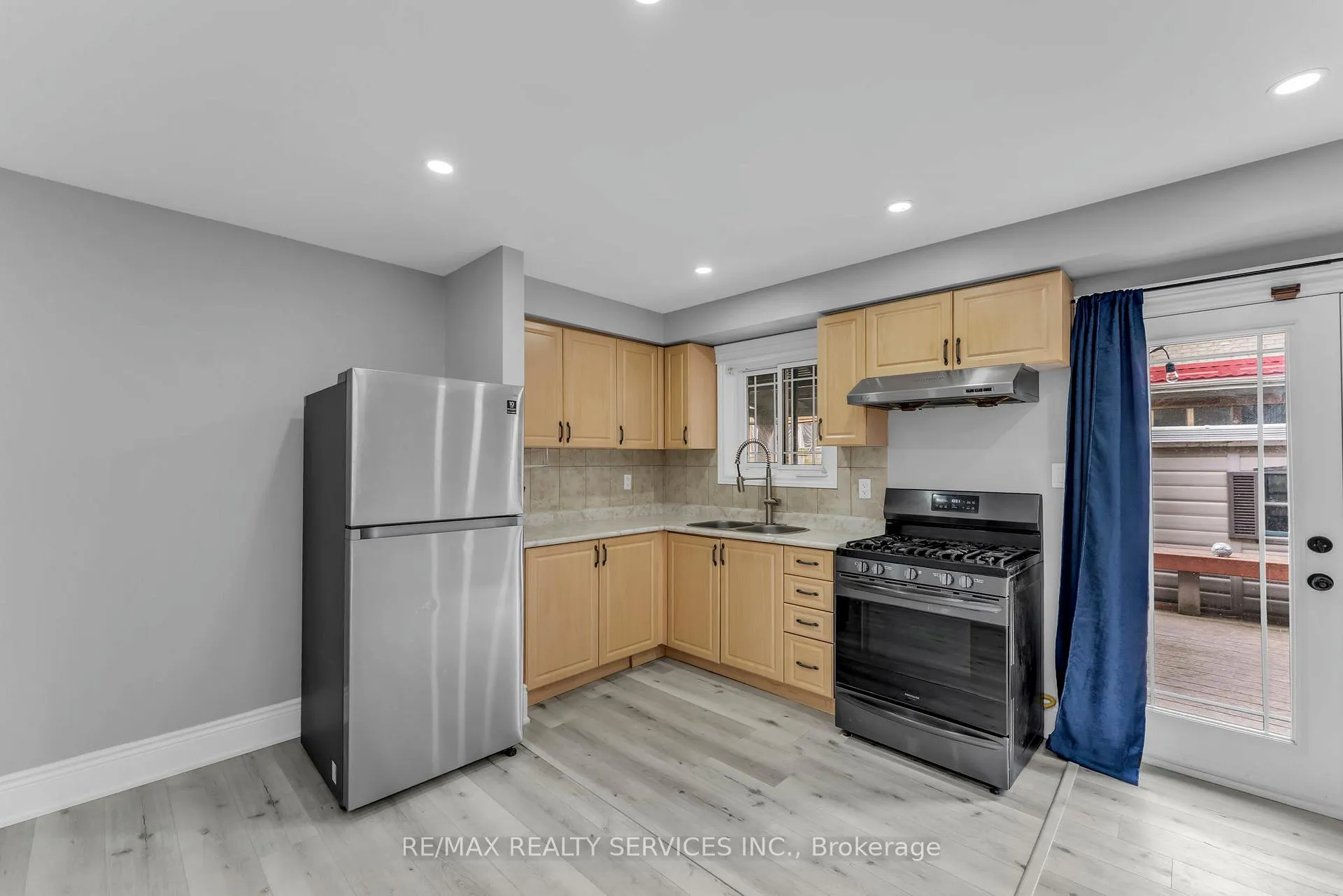 Photo 25 of 364 Queen Mary Drive, Brampton, Fletcher's Meadow — HOMEH