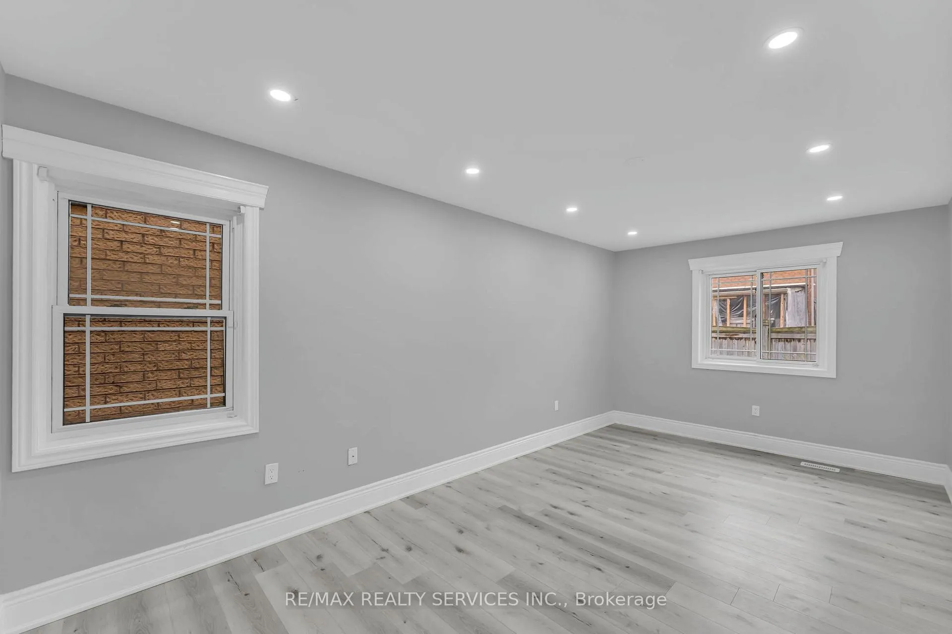 Photo 27 of 364 Queen Mary Drive, Brampton, Fletcher's Meadow — HOMEH
