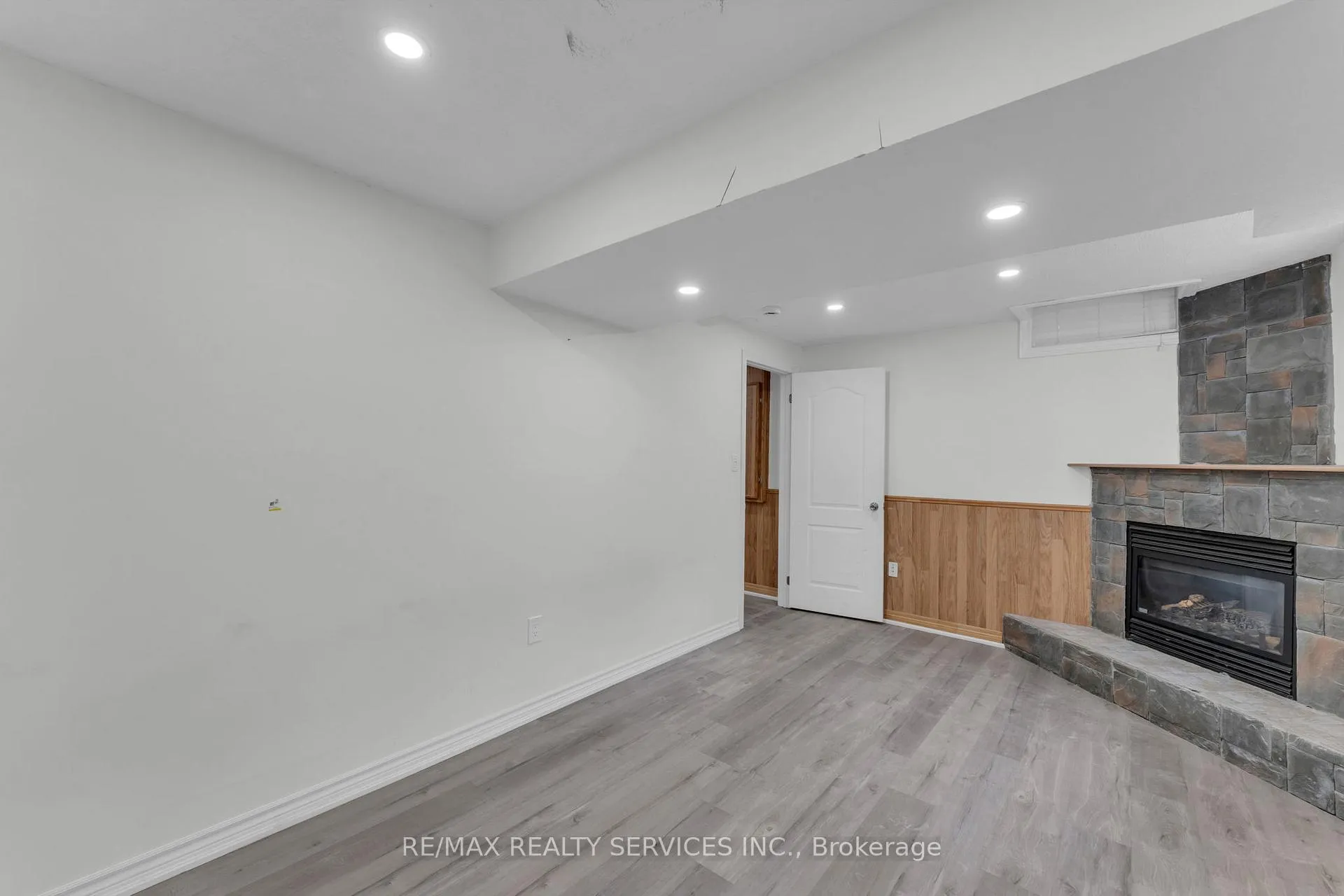 Photo 30 of 364 Queen Mary Drive, Brampton, Fletcher's Meadow — HOMEH