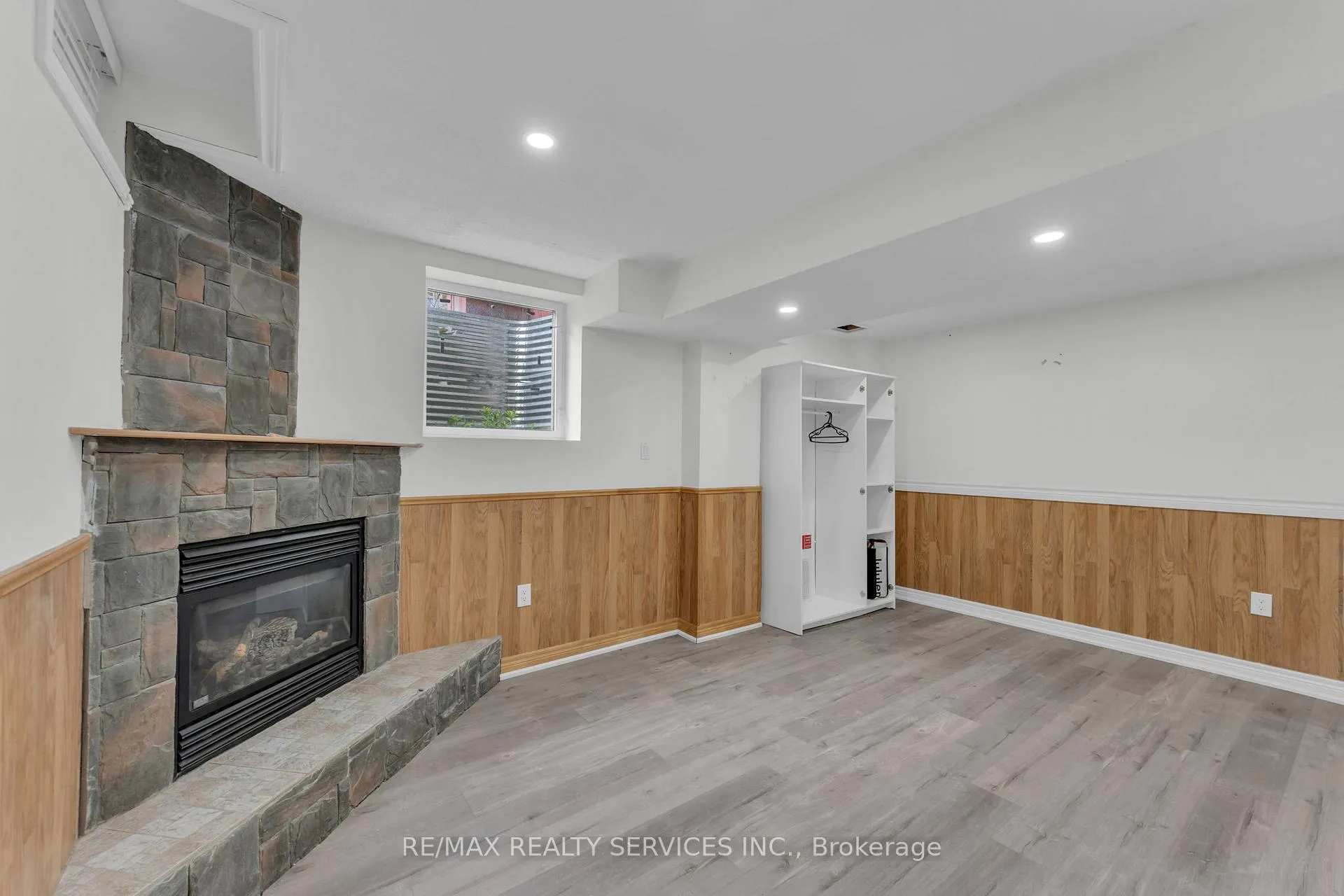 Photo 31 of 364 Queen Mary Drive, Brampton, Fletcher's Meadow — HOMEH