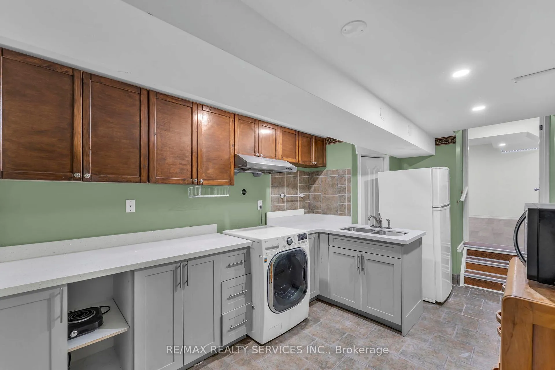 Photo 36 of 364 Queen Mary Drive, Brampton, Fletcher's Meadow — HOMEH