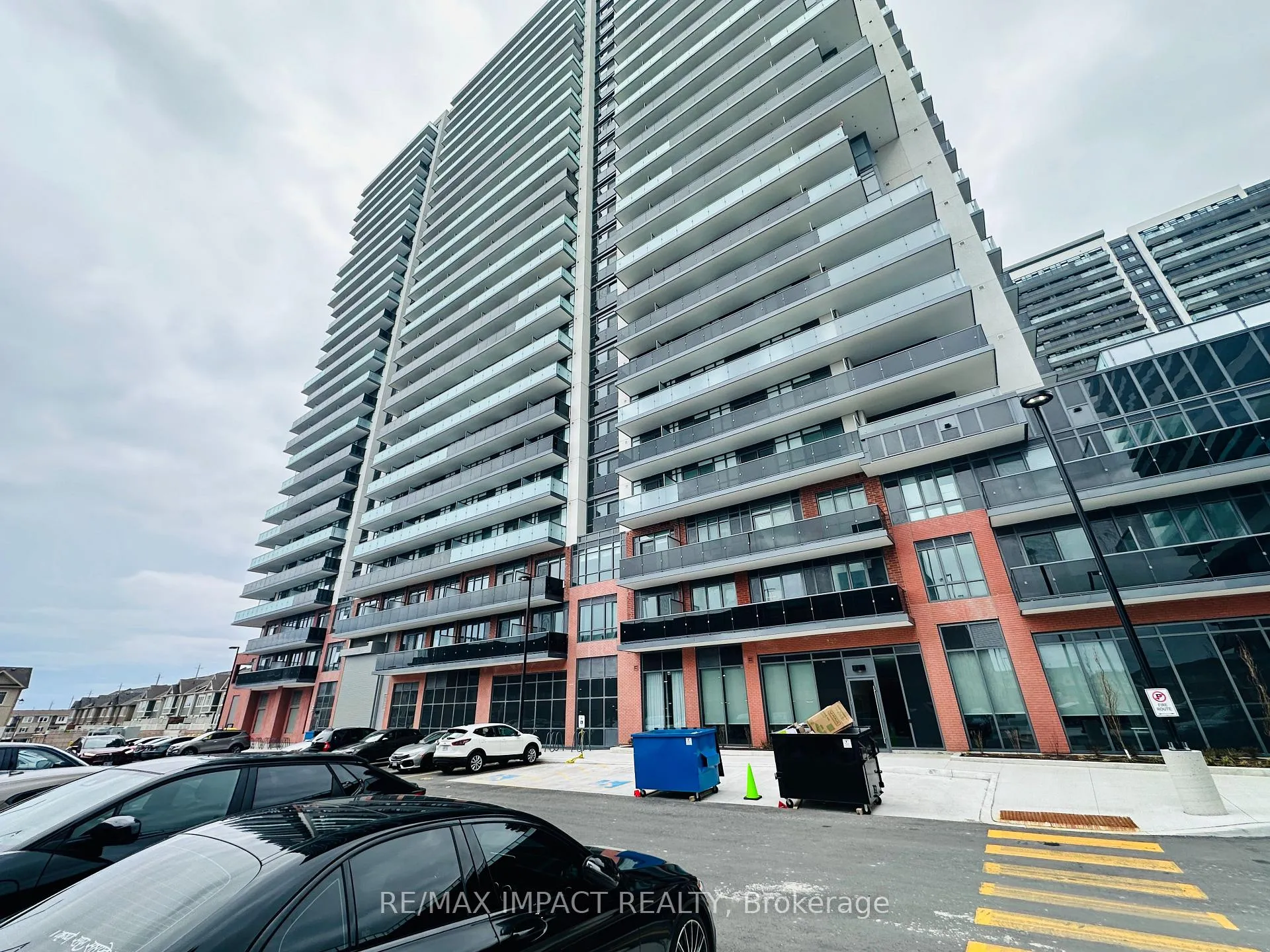 Front of Unit 719, 2545 Simcoe Street N